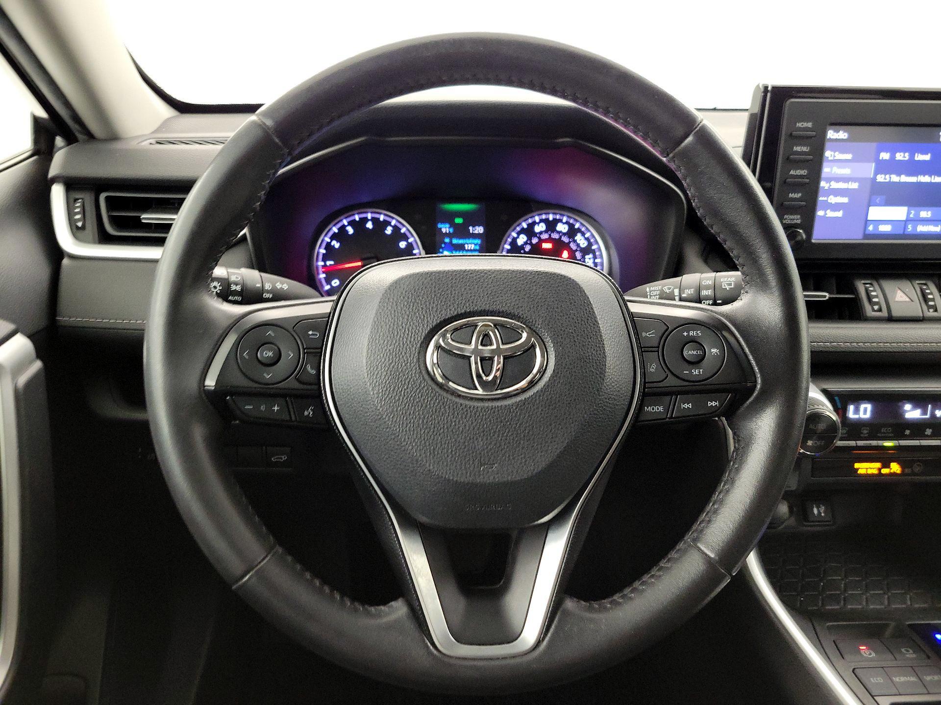 Thumbnail: 2019 Toyota RAV4 - 10