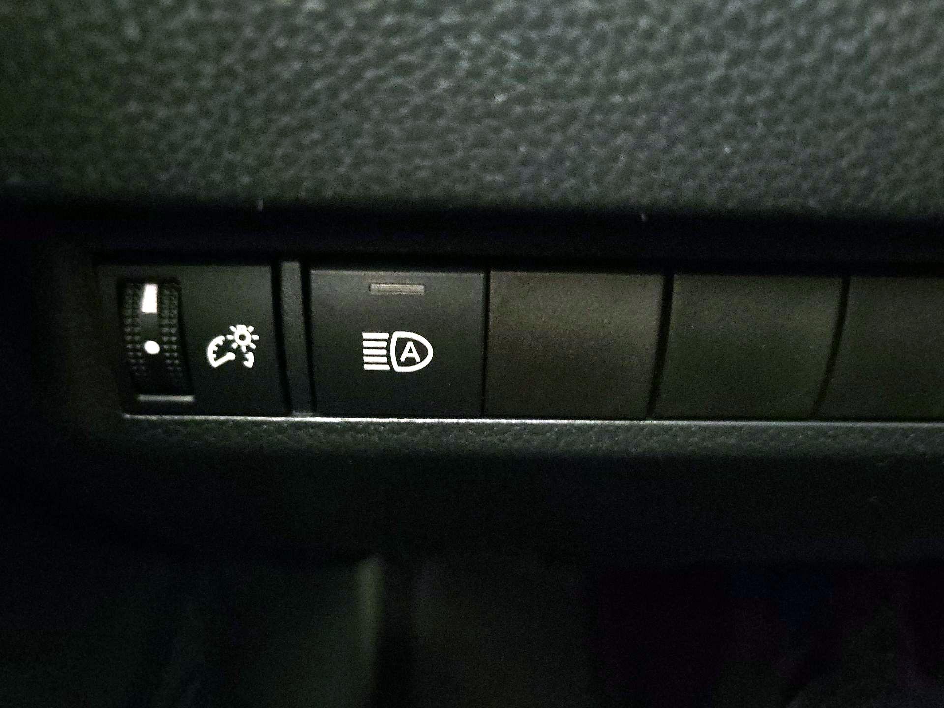 Thumbnail: 2019 Toyota RAV4 - 13