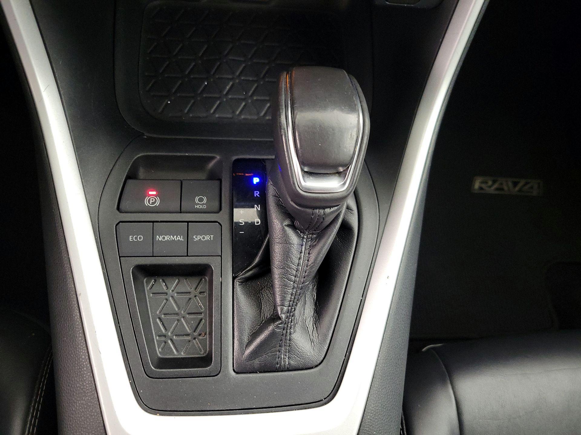 Thumbnail: 2019 Toyota RAV4 - 17