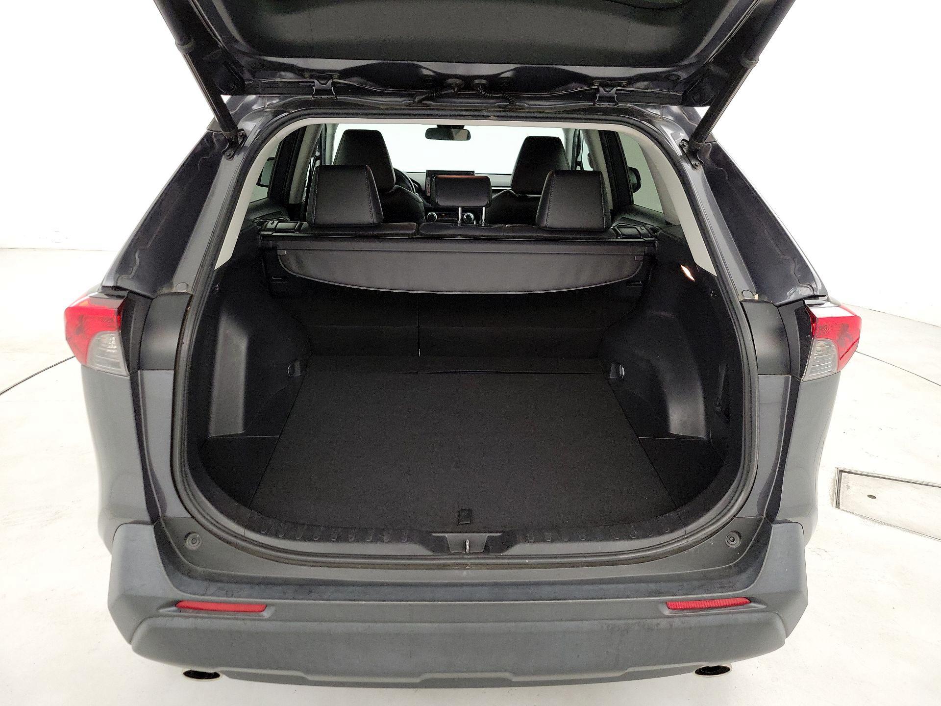 Thumbnail: 2019 Toyota RAV4 - 20