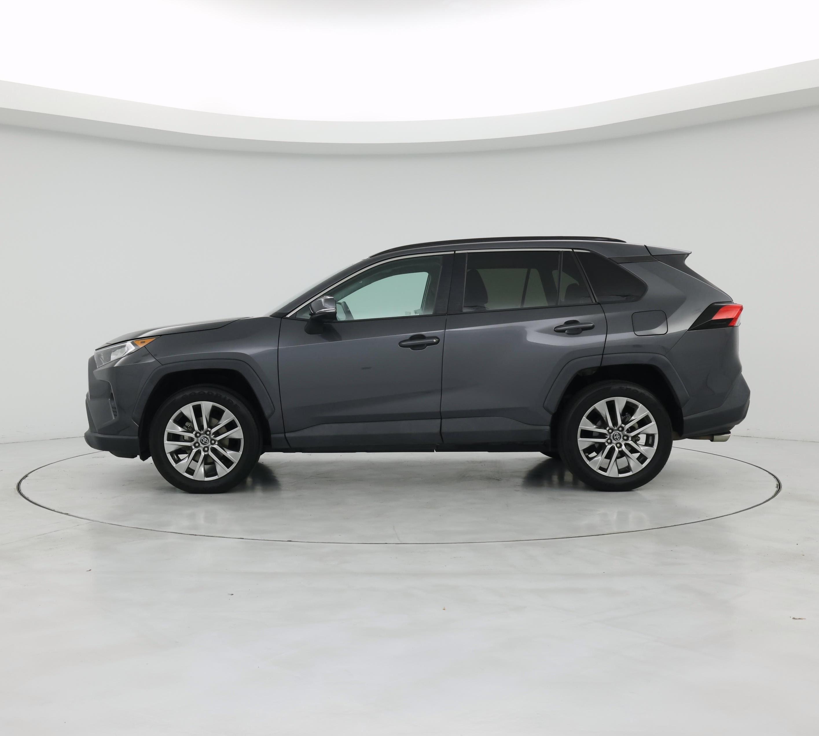 Thumbnail: 2019 Toyota RAV4 - 3