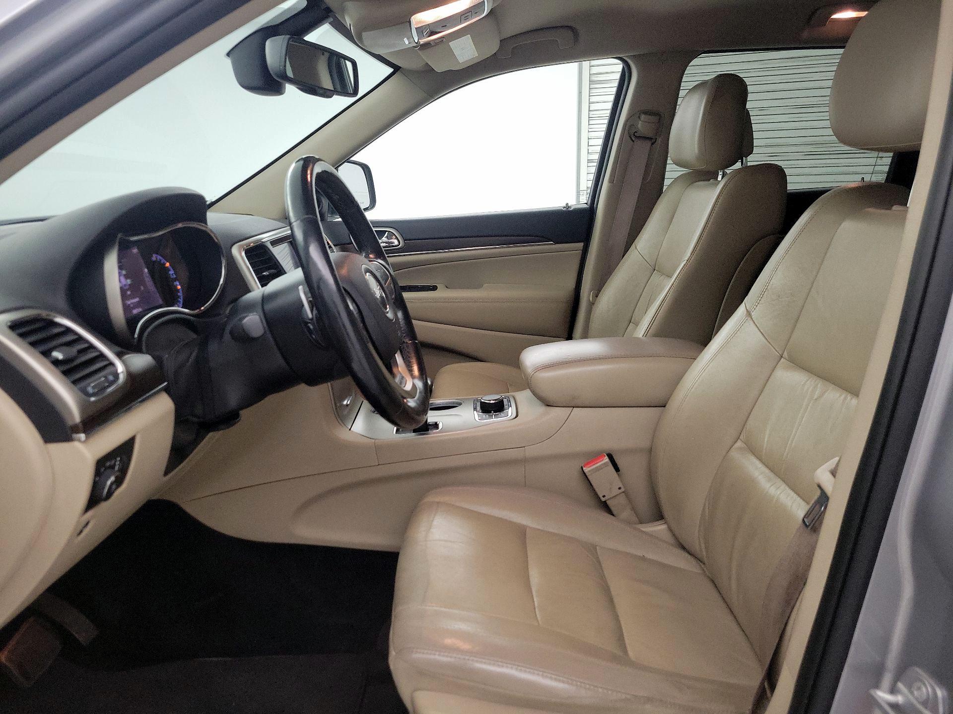 Thumbnail: 2015 Jeep Grand Cherokee - 11