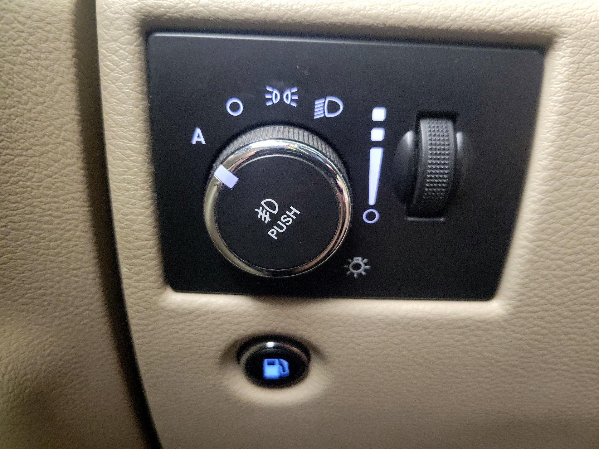 Thumbnail: 2015 Jeep Grand Cherokee - 13
