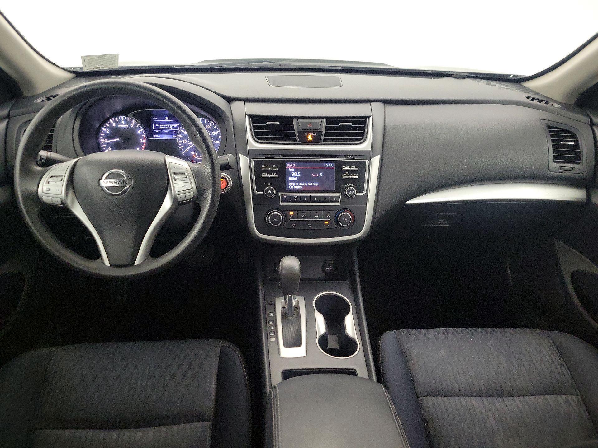 Thumbnail: 2017 Nissan Altima - 9