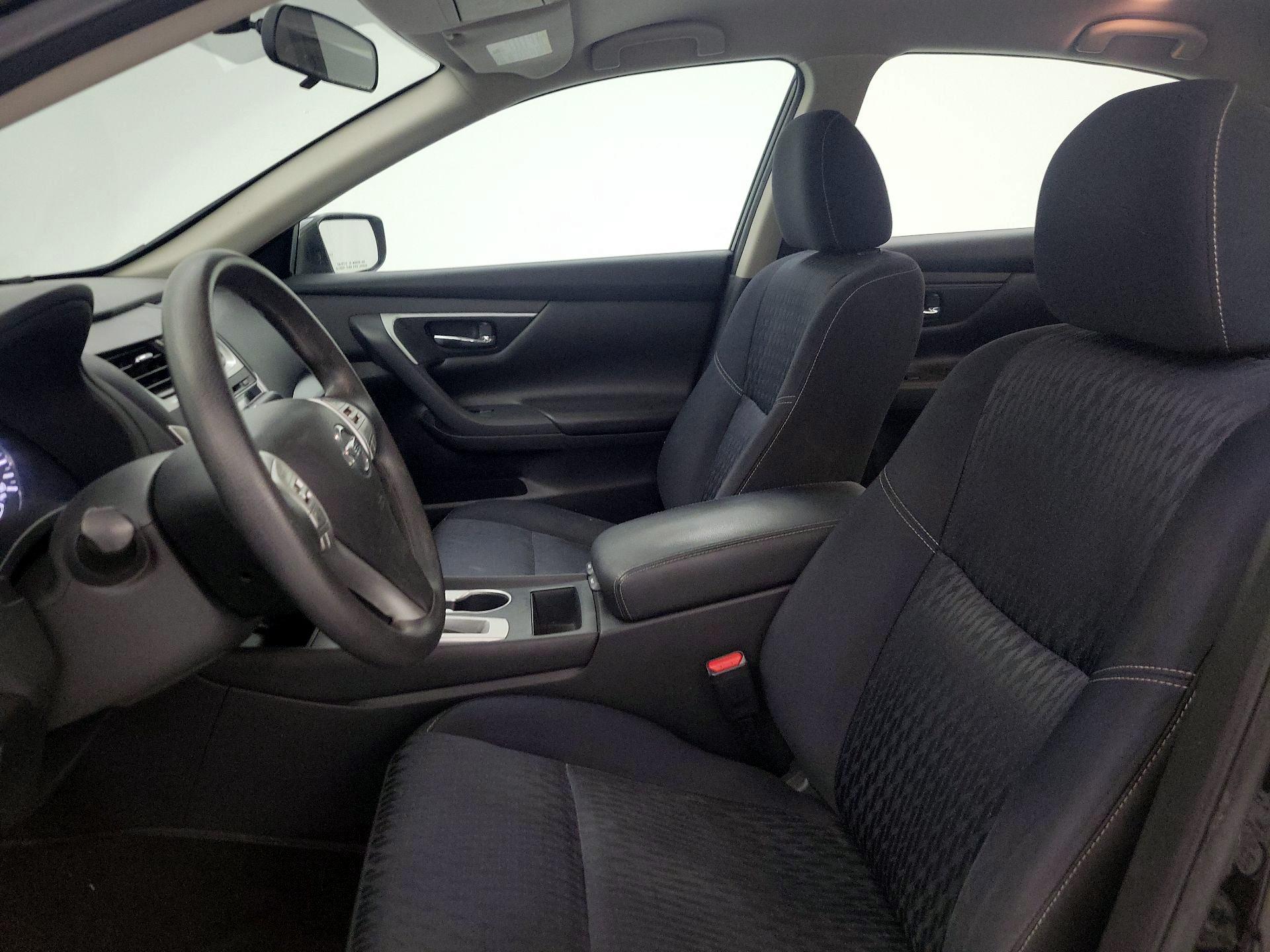 Thumbnail: 2017 Nissan Altima - 11