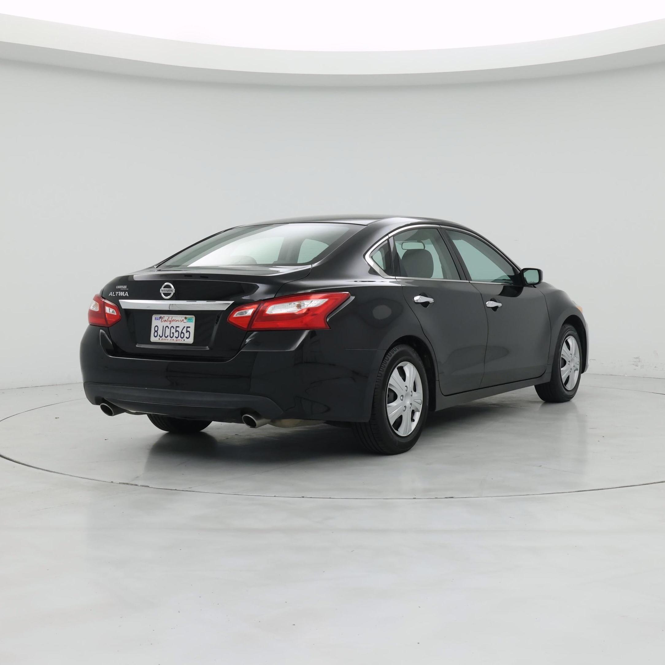 Thumbnail: 2017 Nissan Altima - 8