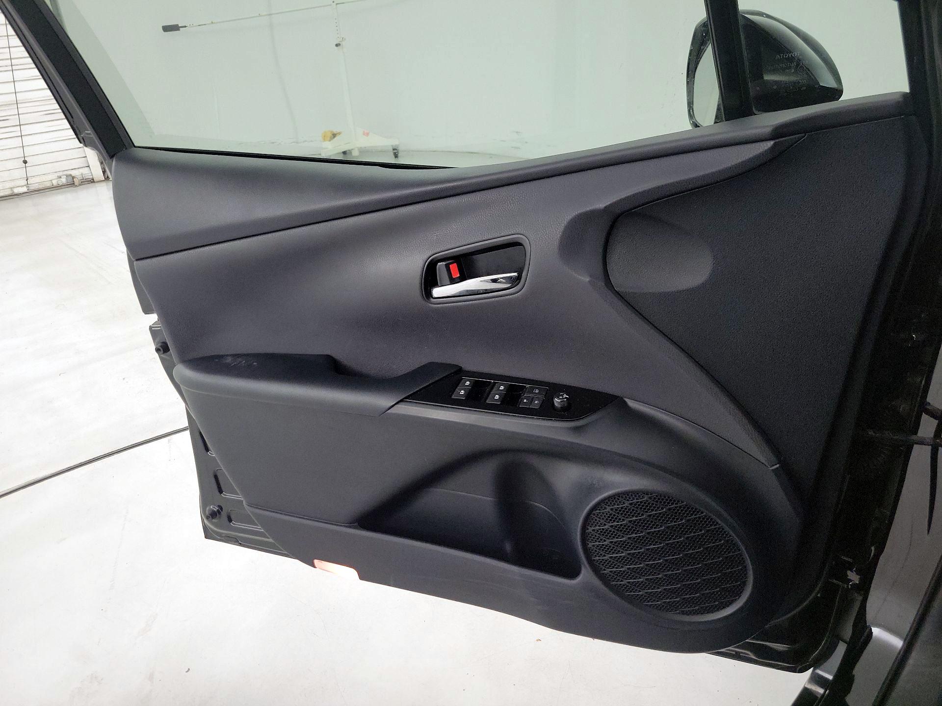 Thumbnail: 2016 Toyota Prius - 12
