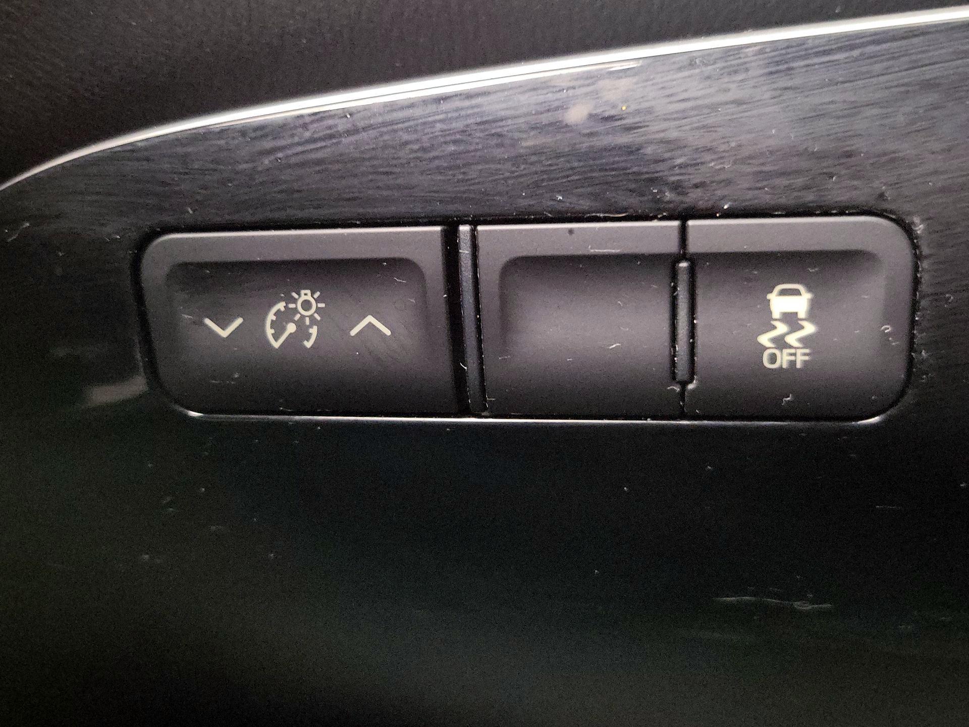 Thumbnail: 2016 Toyota Prius - 13