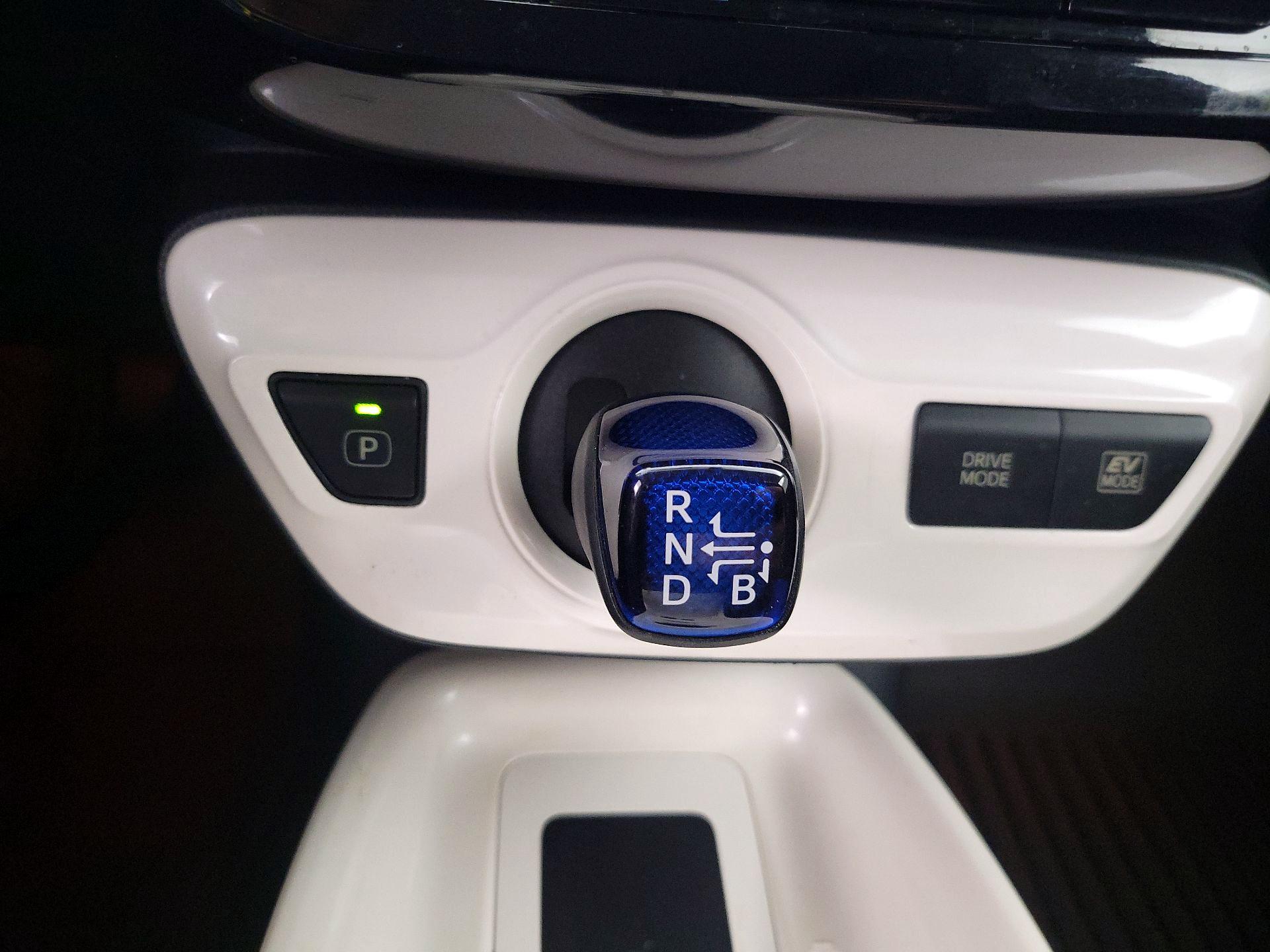 Thumbnail: 2016 Toyota Prius - 17