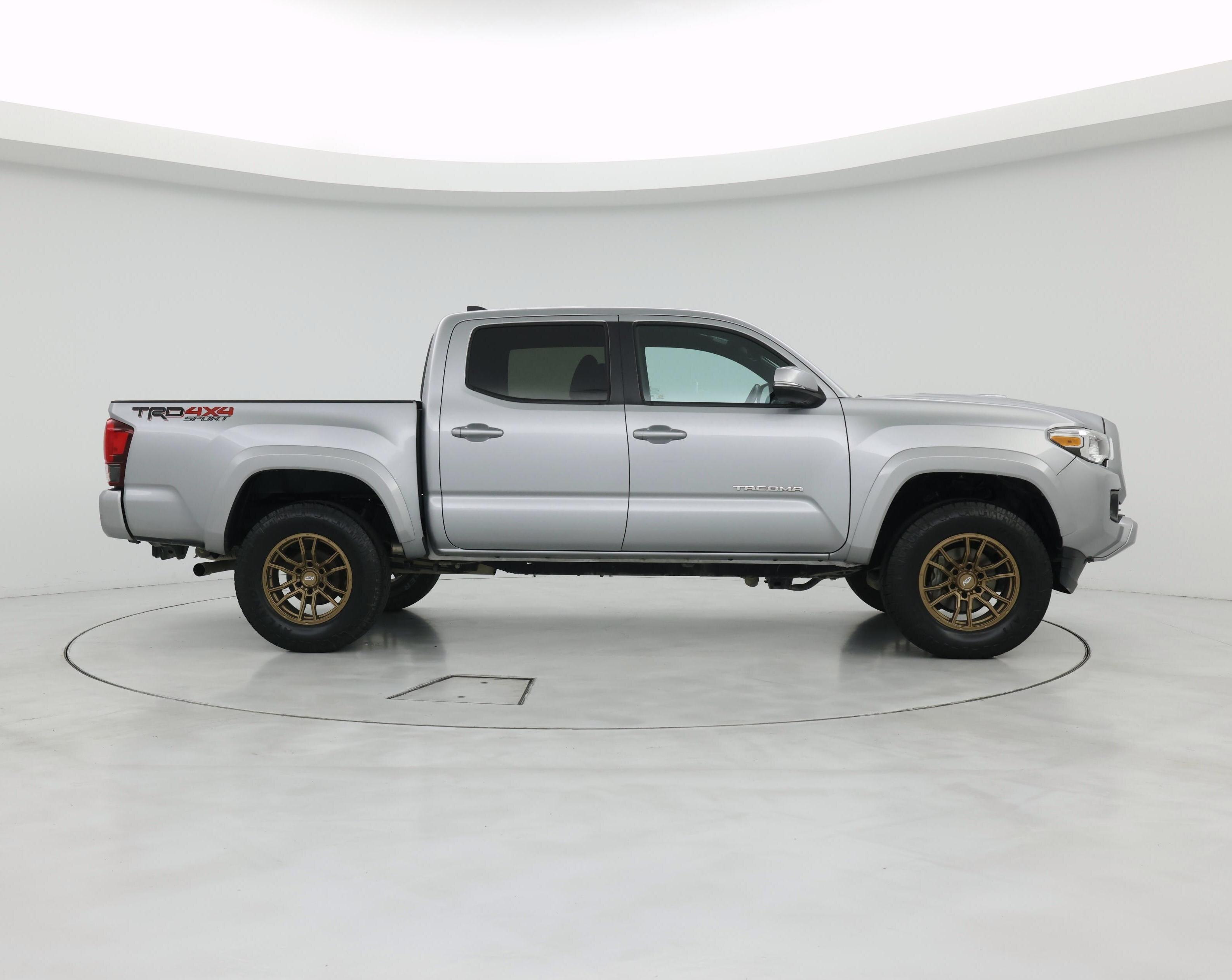 Thumbnail: 2019 Toyota Tacoma - 7