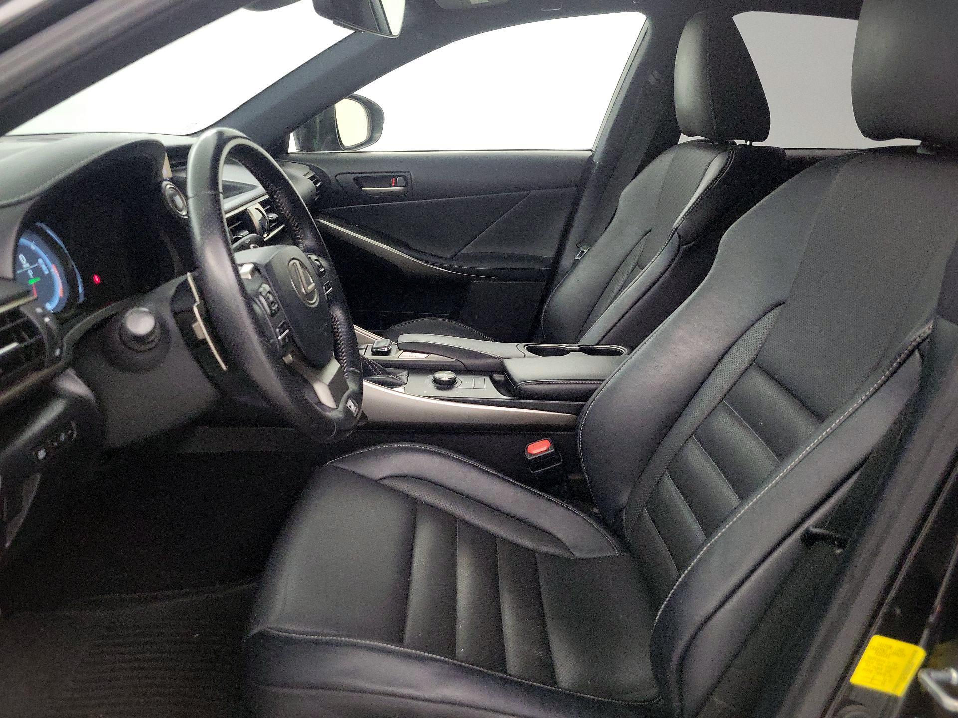 Thumbnail: 2019 Lexus IS - 11
