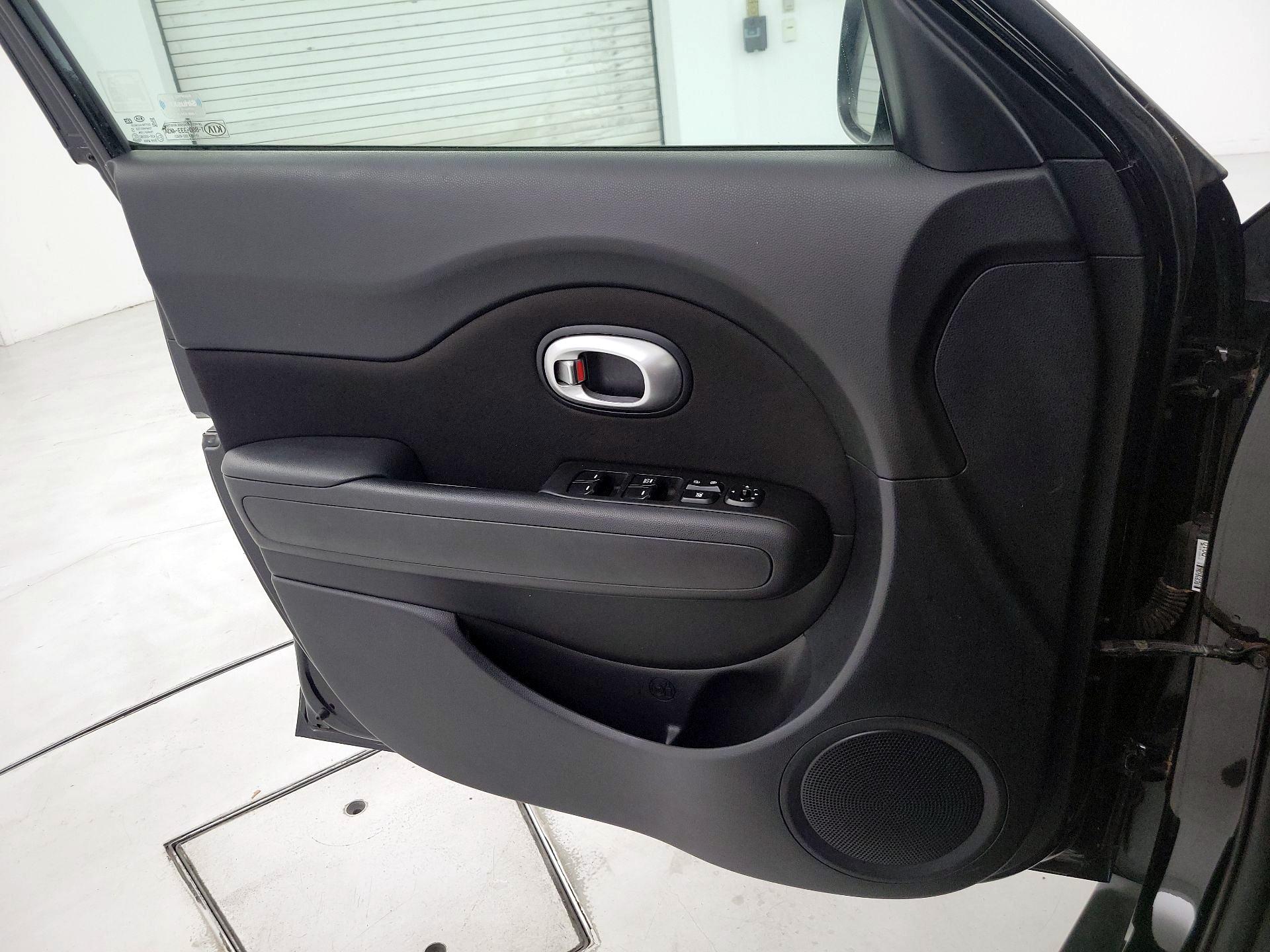 Thumbnail: 2016 Kia Soul - 12