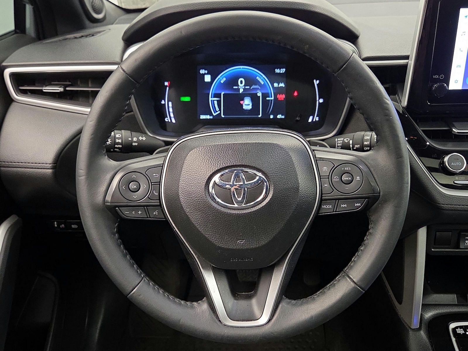 2025 Toyota Corolla Cross XSE - Photo 11