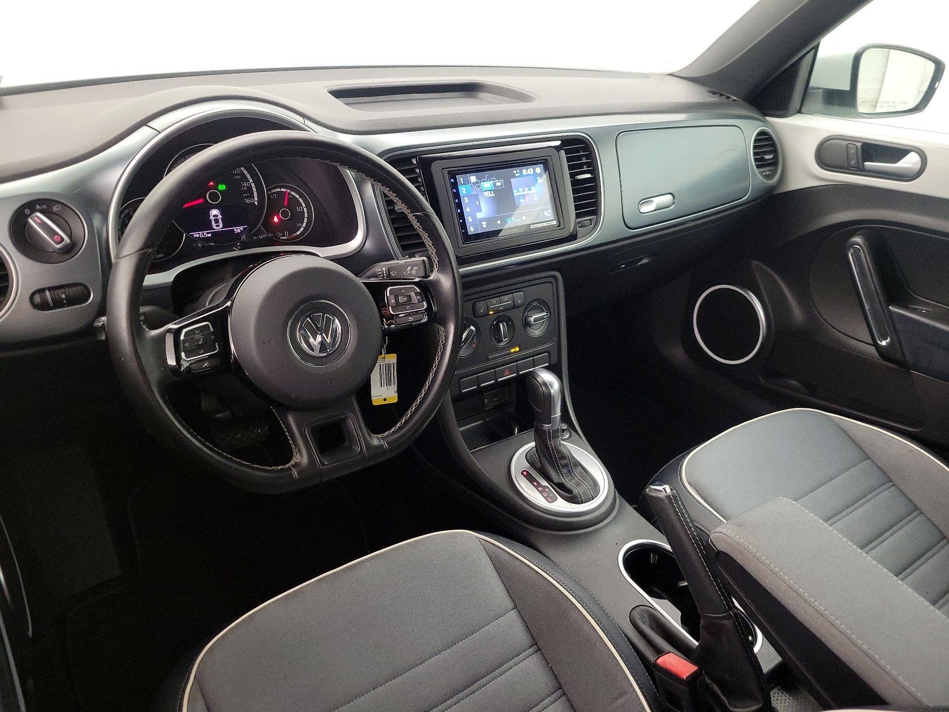 Thumbnail: 2016 Volkswagen Beetle - 9