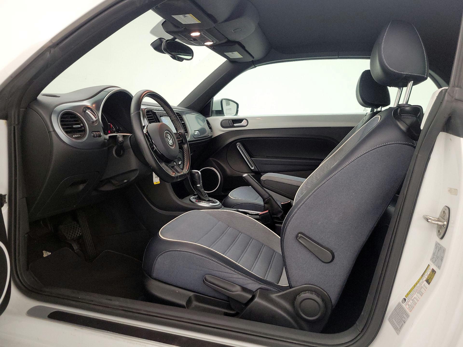 Thumbnail: 2016 Volkswagen Beetle - 11