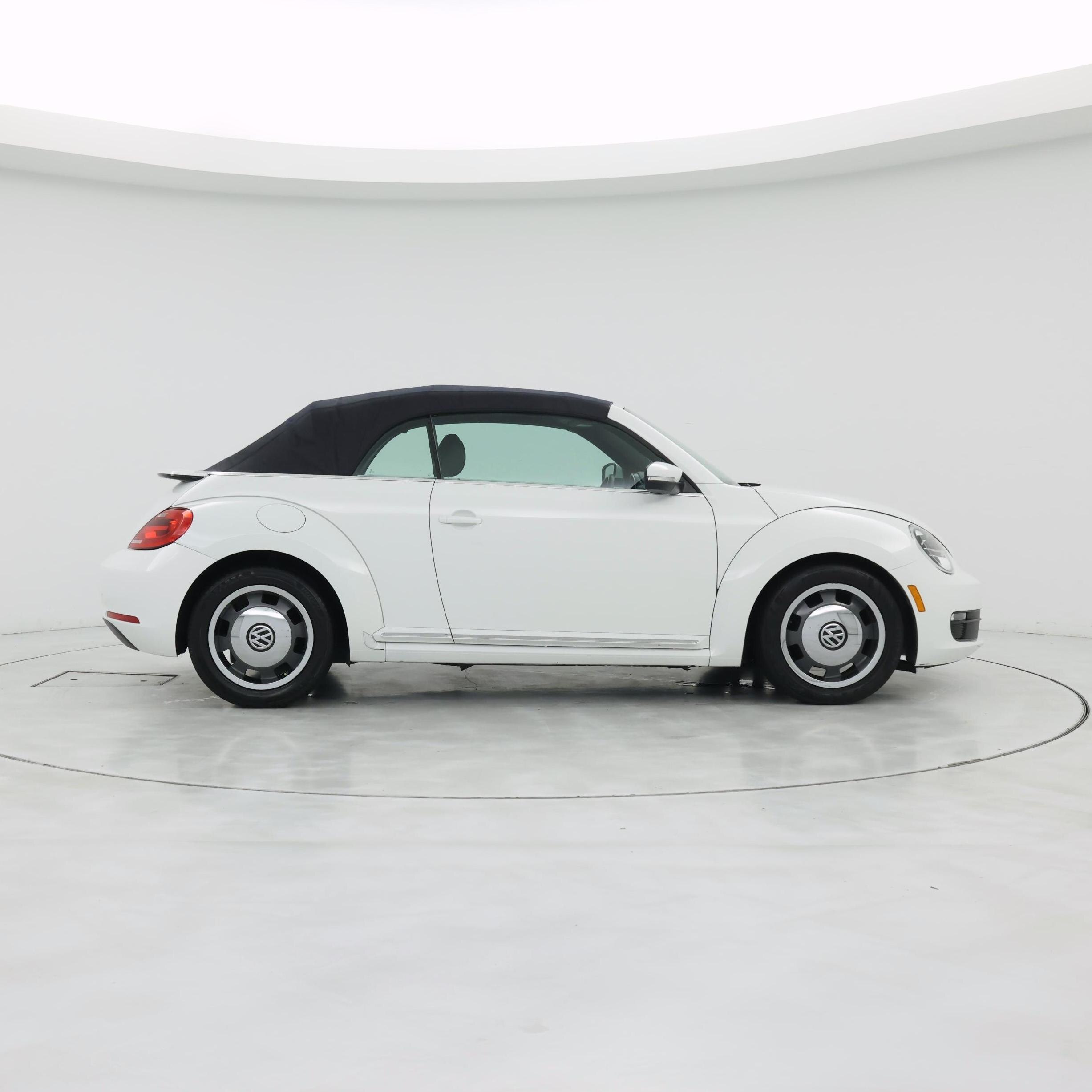 Thumbnail: 2016 Volkswagen Beetle - 7