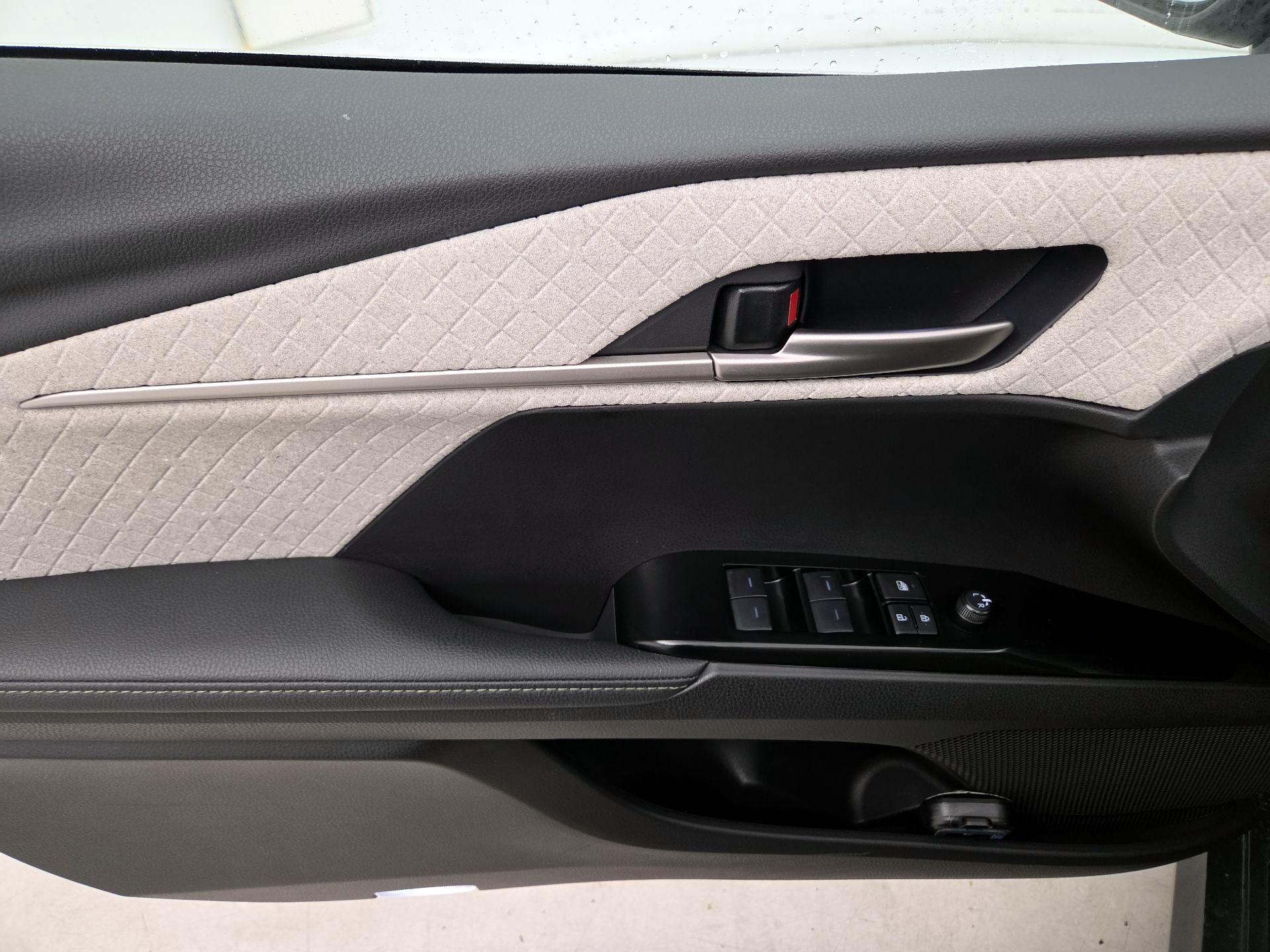 Thumbnail: 2025 Toyota Camry - 12