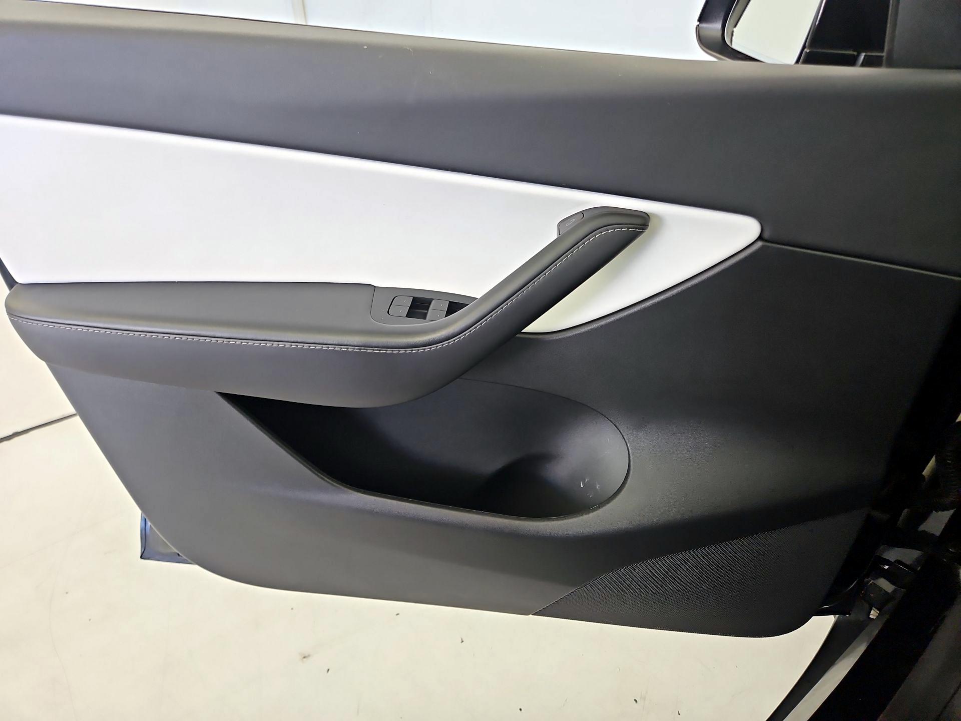 Thumbnail: 2022 Tesla Model Y - 12
