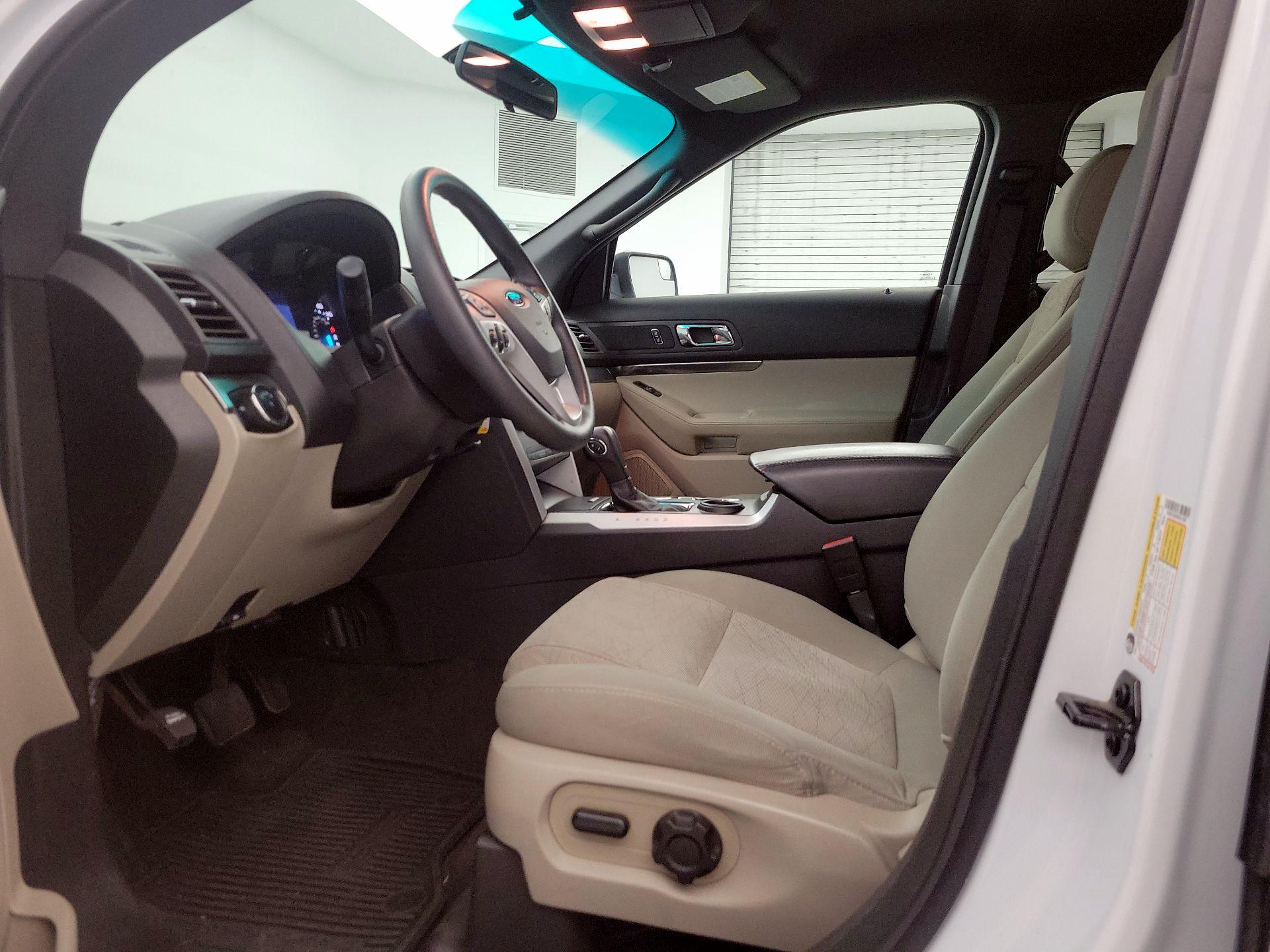 Thumbnail: 2015 Ford Explorer - 11