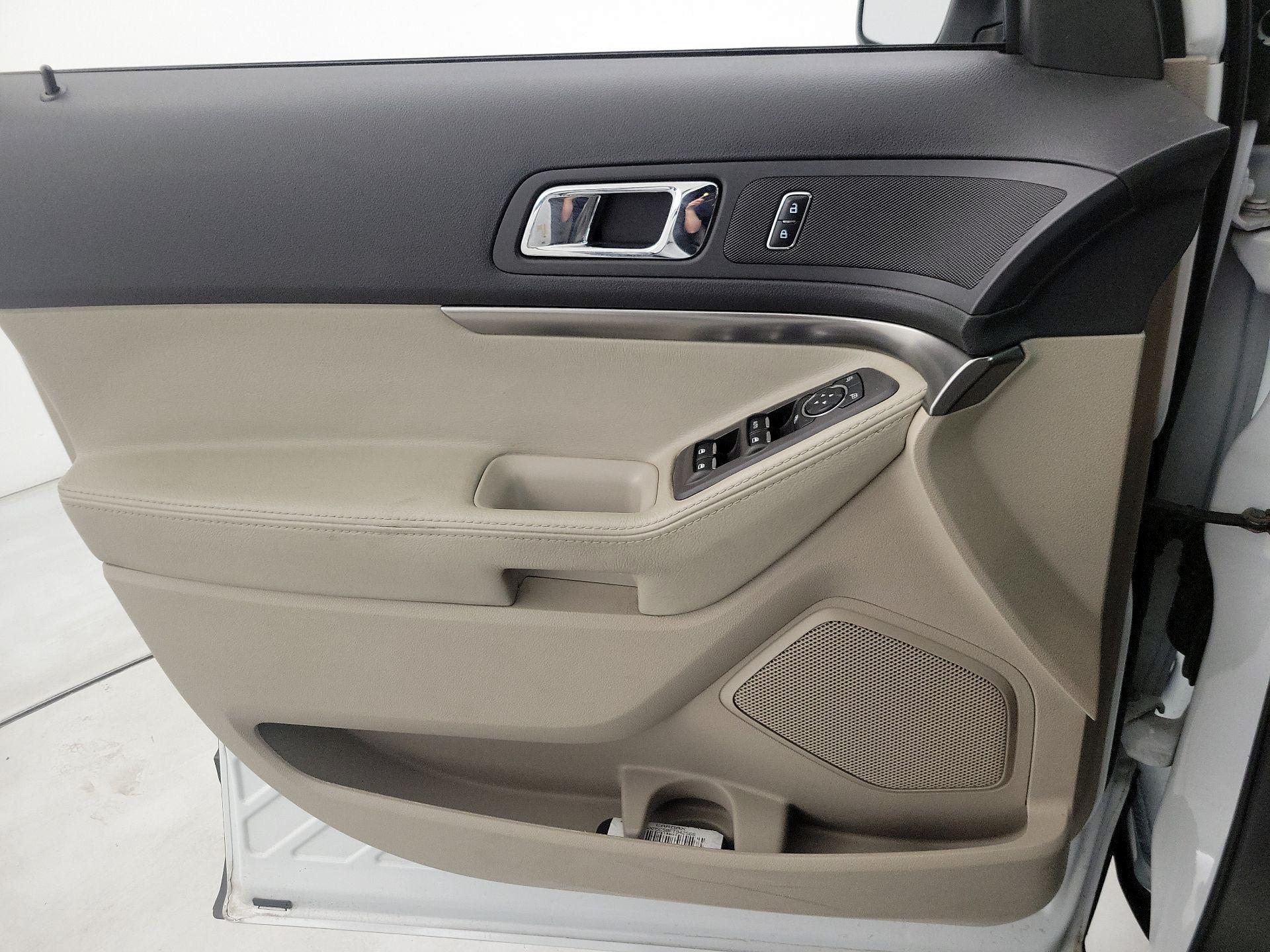 Thumbnail: 2015 Ford Explorer - 12