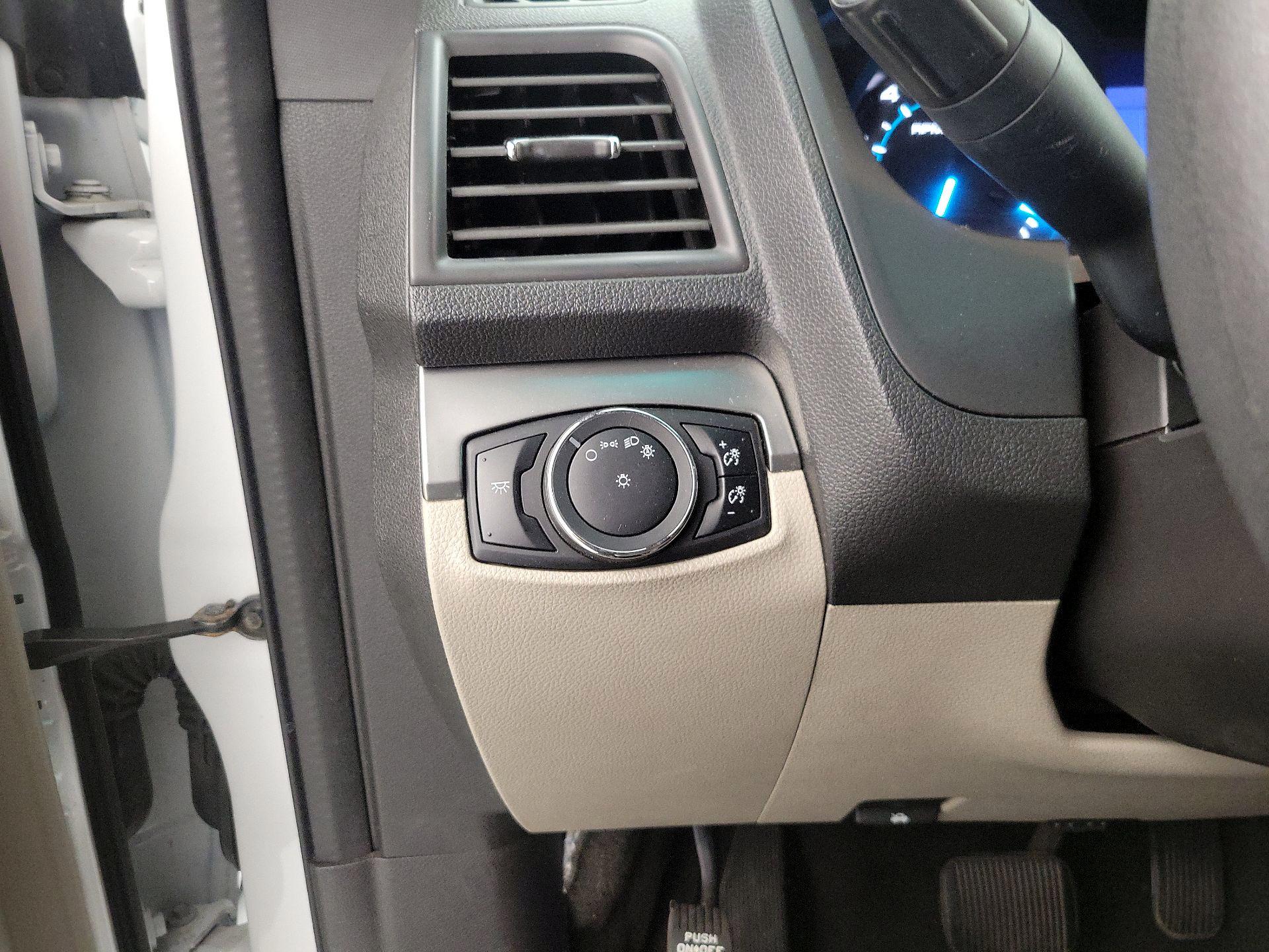 Thumbnail: 2015 Ford Explorer - 13
