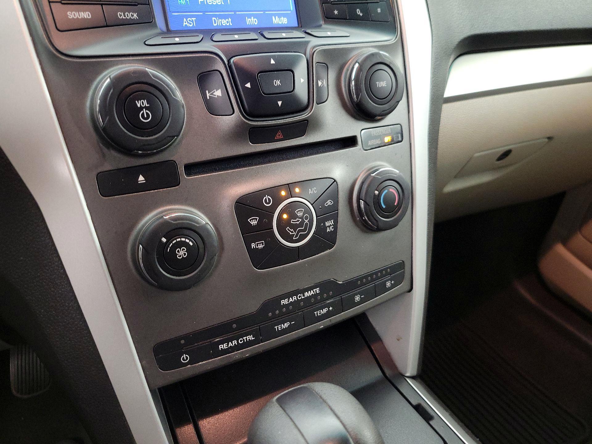 Thumbnail: 2015 Ford Explorer - 15