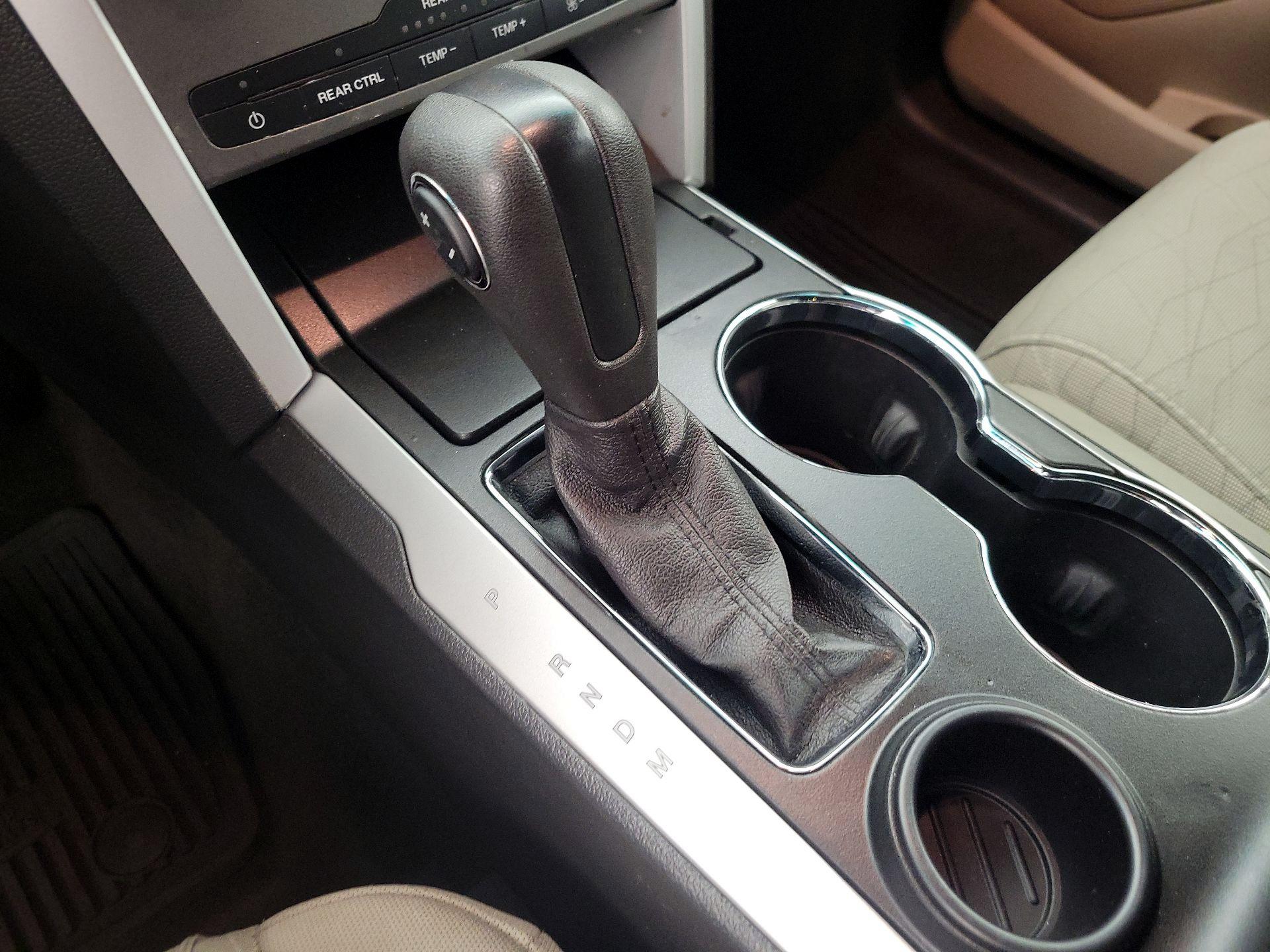 Thumbnail: 2015 Ford Explorer - 16