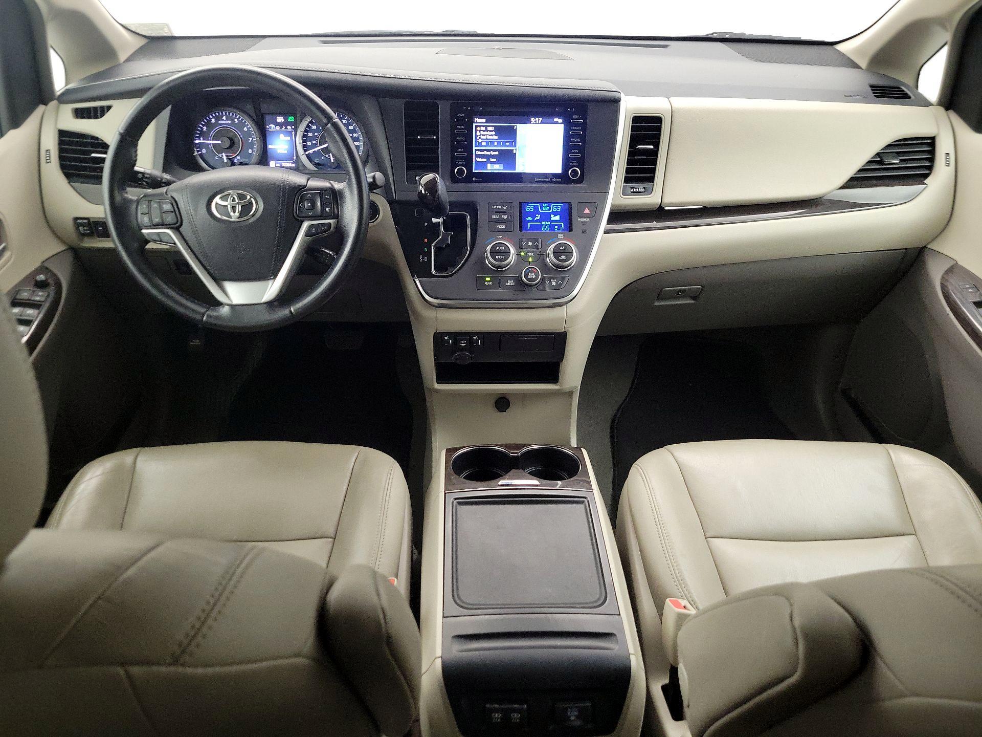 Thumbnail: 2019 Toyota Sienna - 9