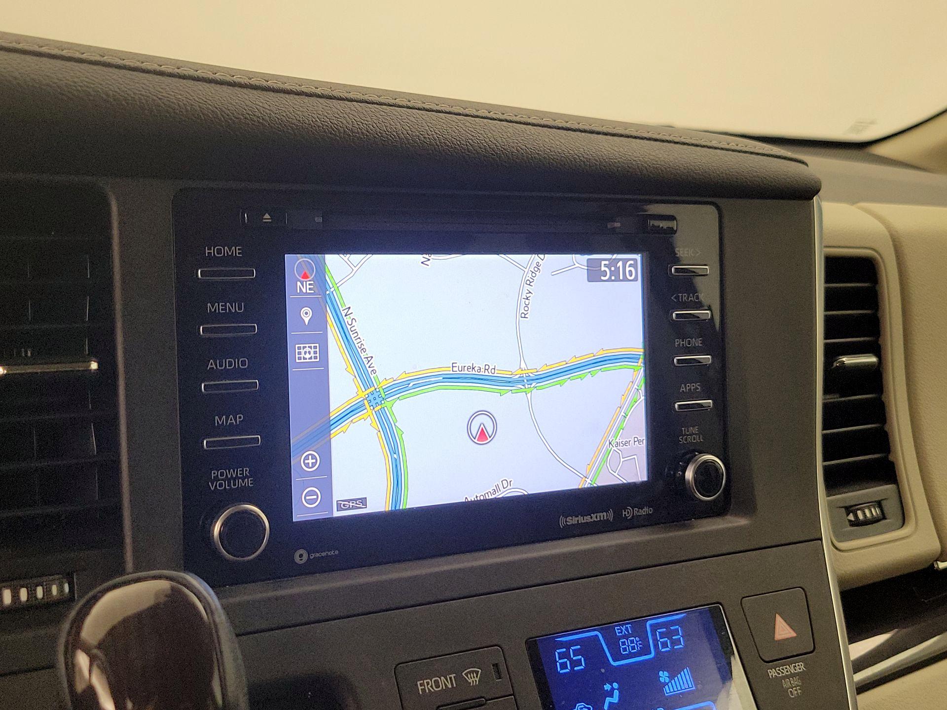 Thumbnail: 2019 Toyota Sienna - 14
