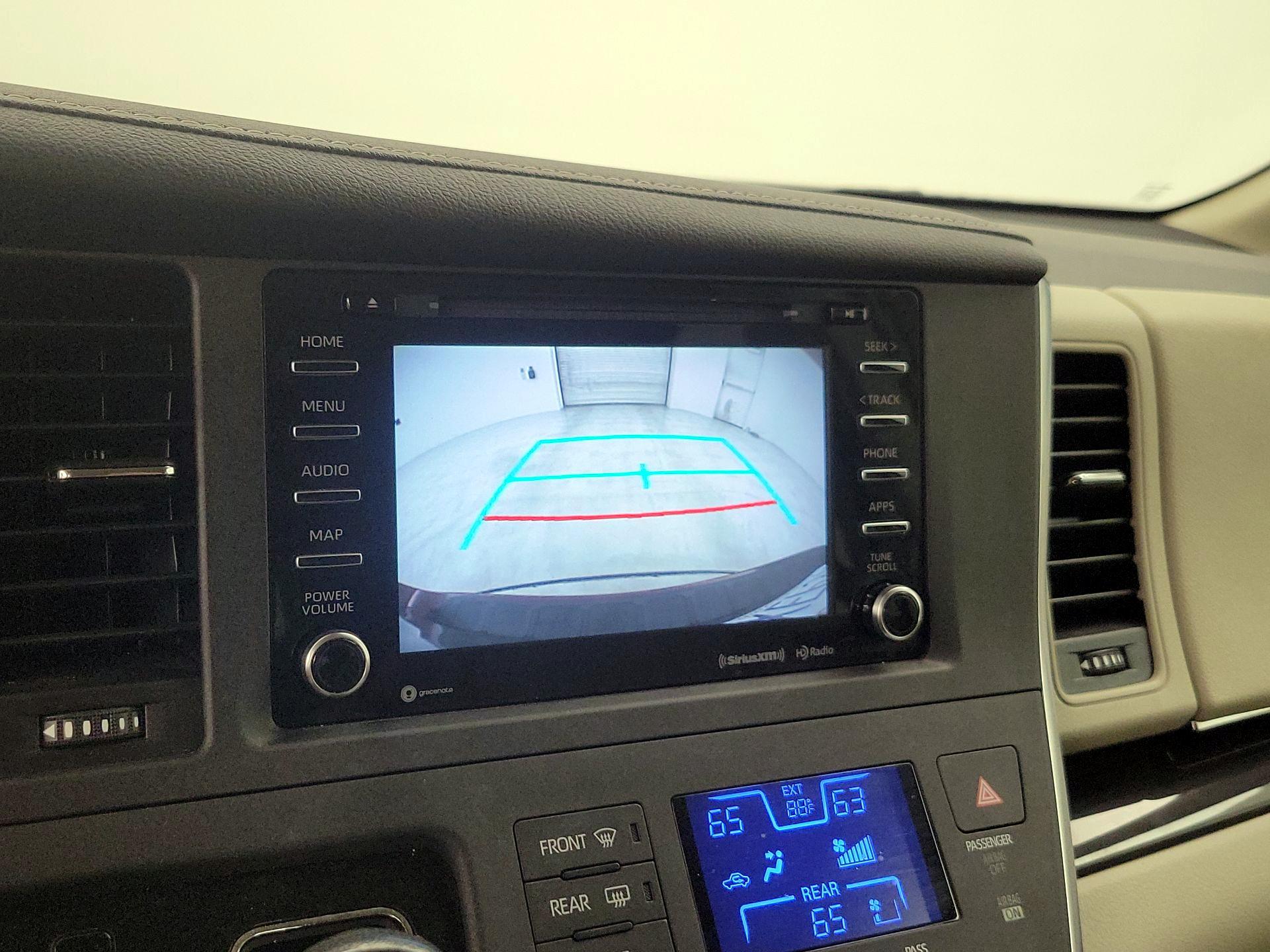 Thumbnail: 2019 Toyota Sienna - 15