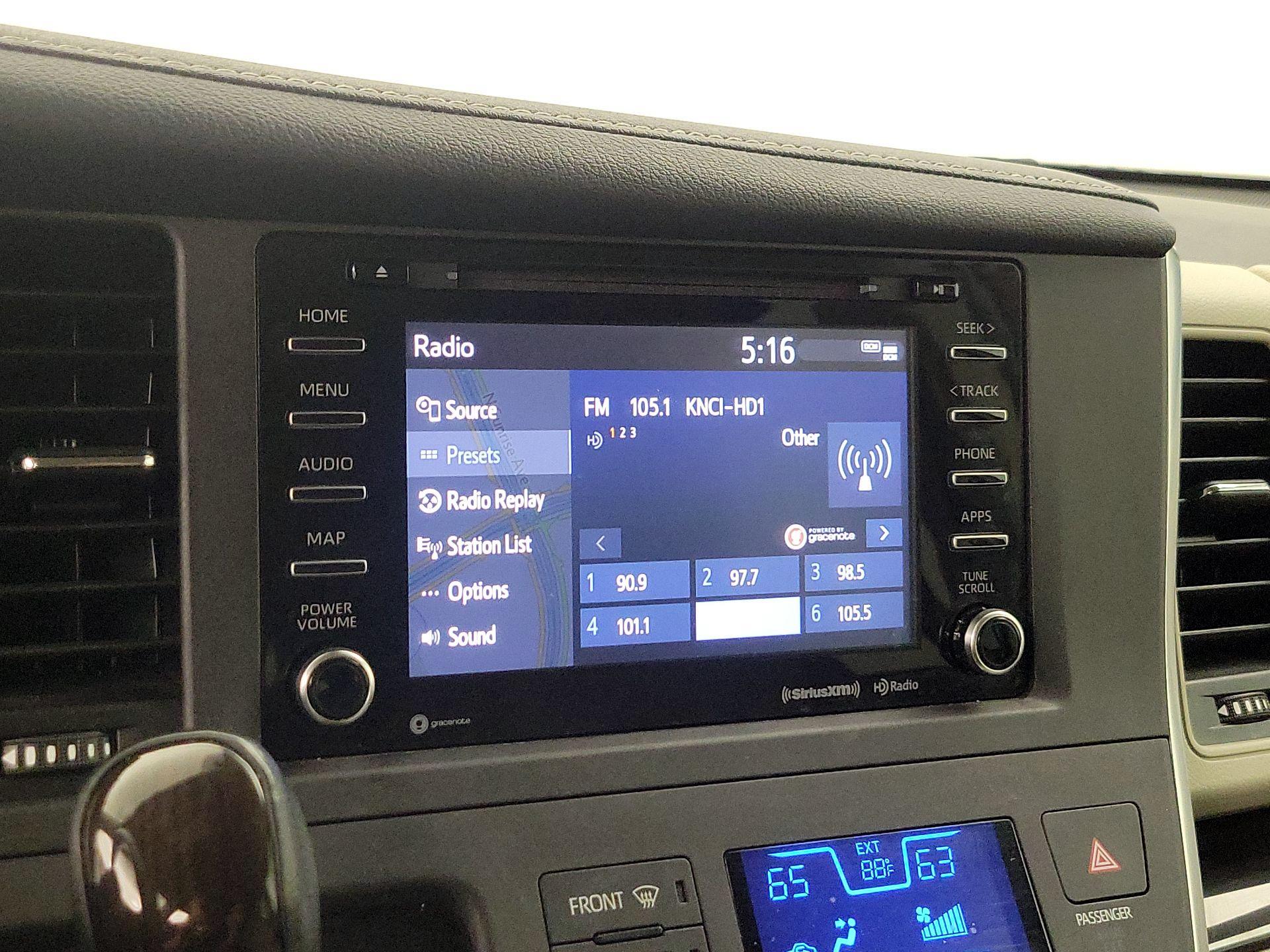 Thumbnail: 2019 Toyota Sienna - 16