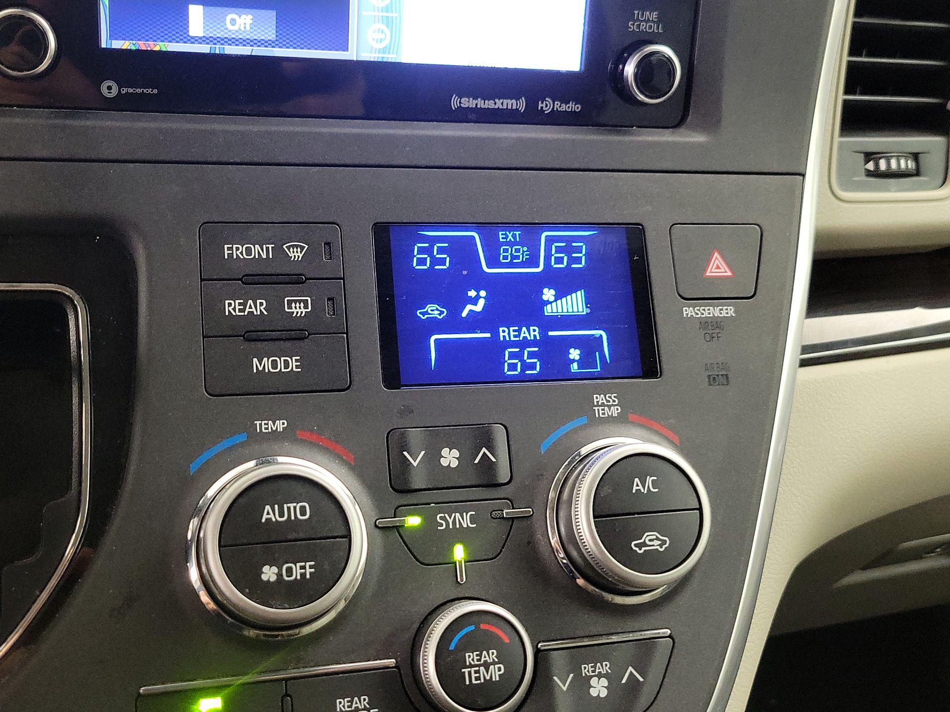Thumbnail: 2019 Toyota Sienna - 17