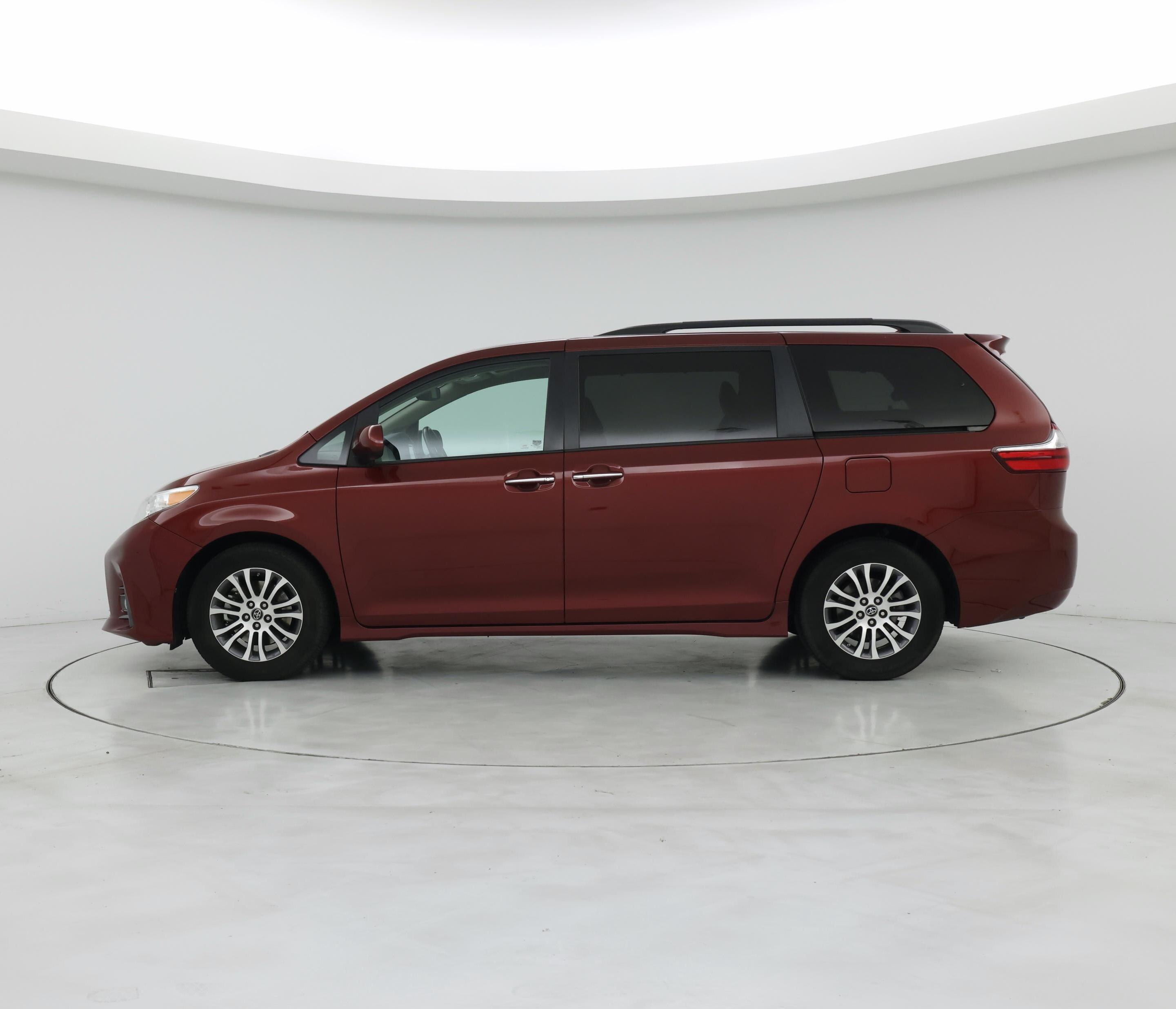 Thumbnail: 2019 Toyota Sienna - 3
