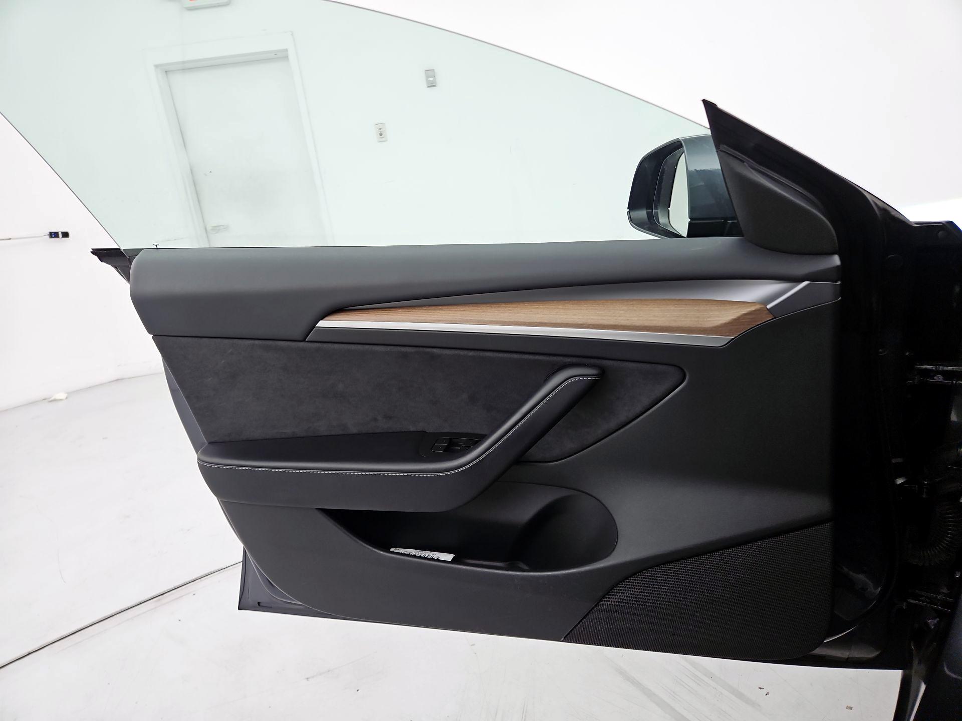 Thumbnail: 2023 Tesla Model 3 - 12