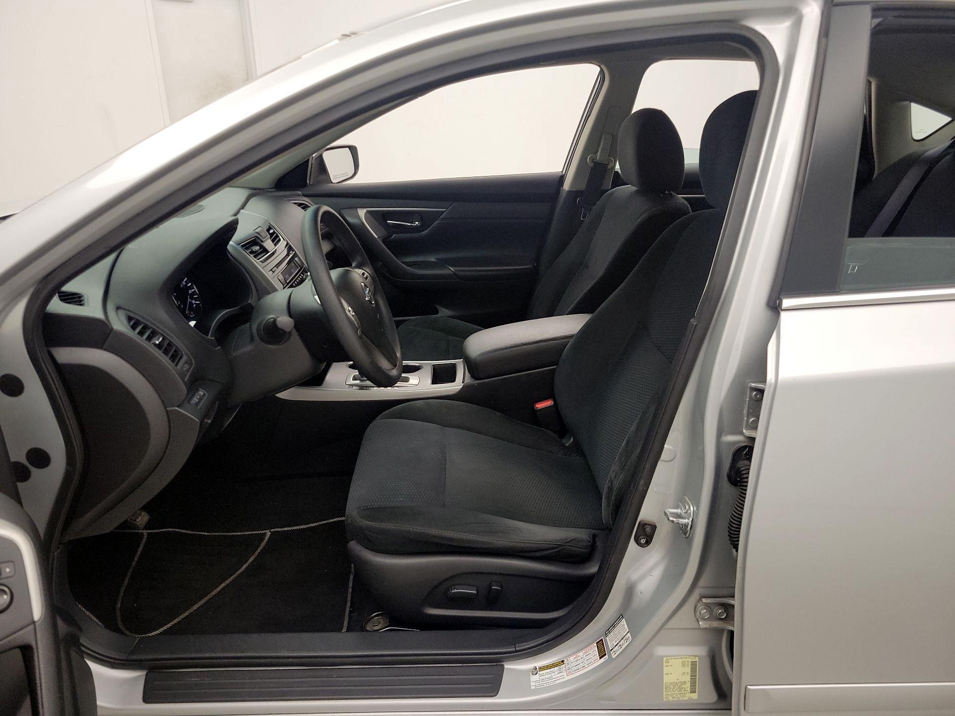 Thumbnail: 2015 Nissan Altima - 11