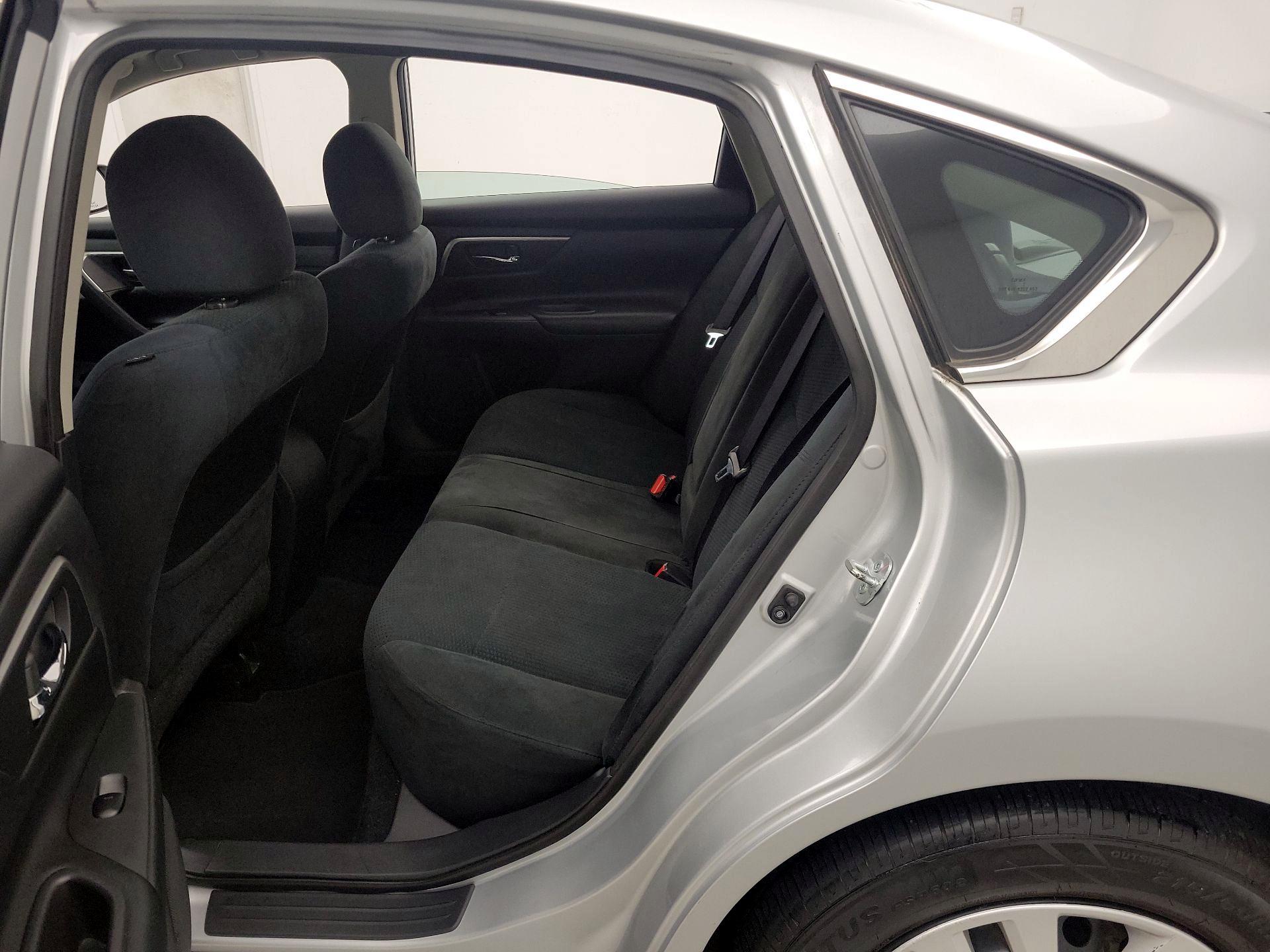 Thumbnail: 2015 Nissan Altima - 18