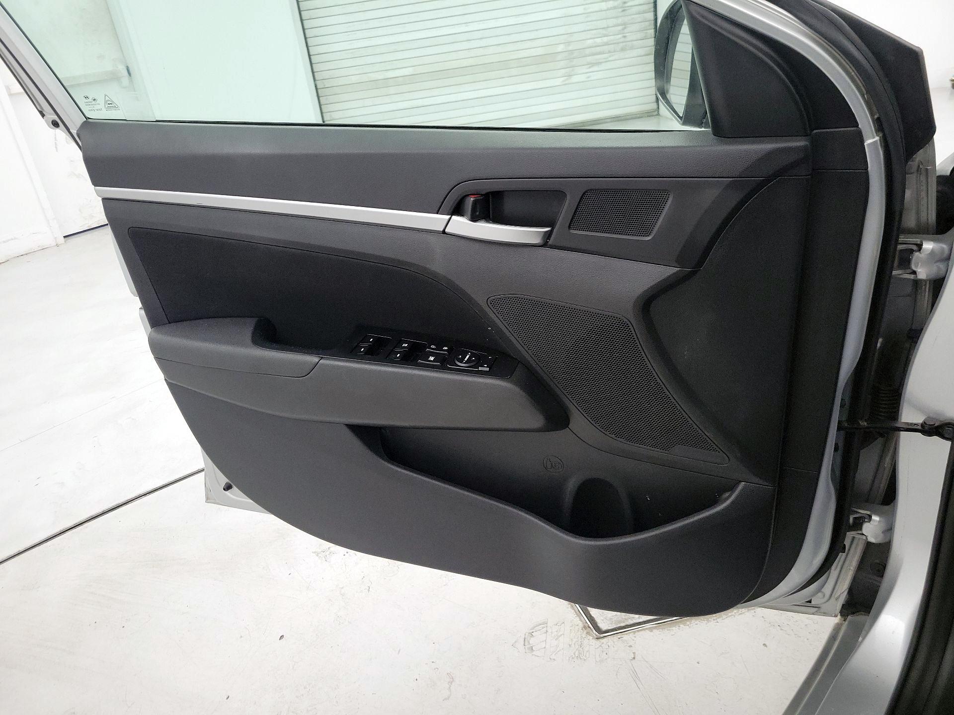 Thumbnail: 2019 Hyundai Elantra - 12