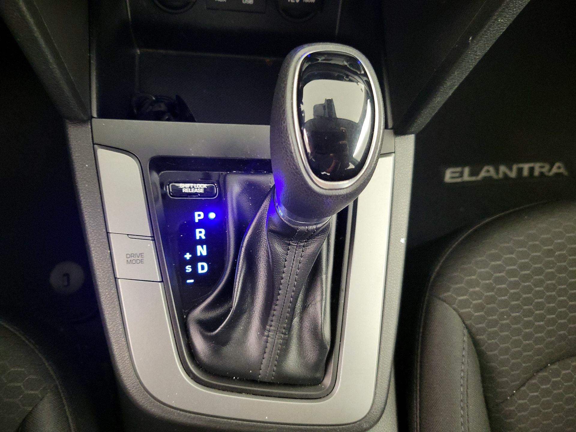 Thumbnail: 2019 Hyundai Elantra - 17