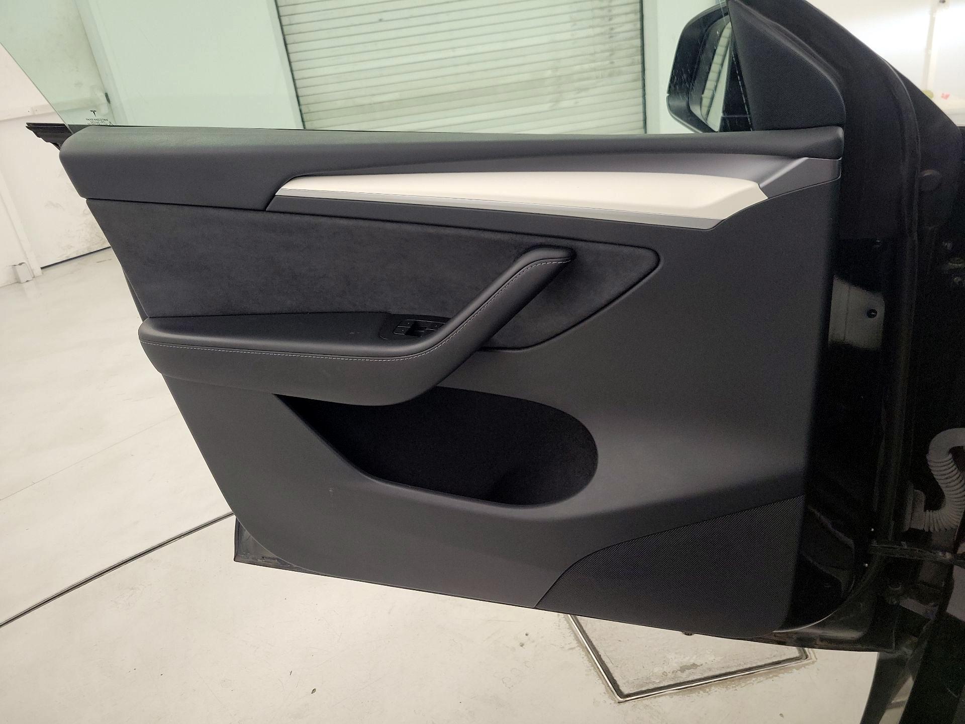 Thumbnail: 2022 Tesla Model Y - 12