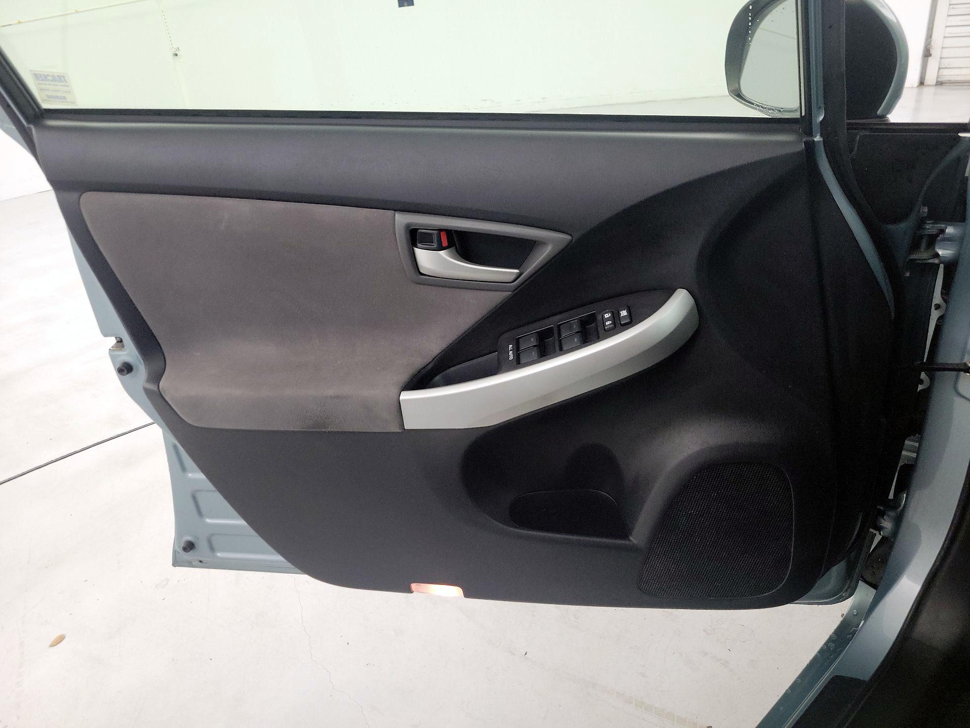 Thumbnail: 2015 Toyota Prius - 12