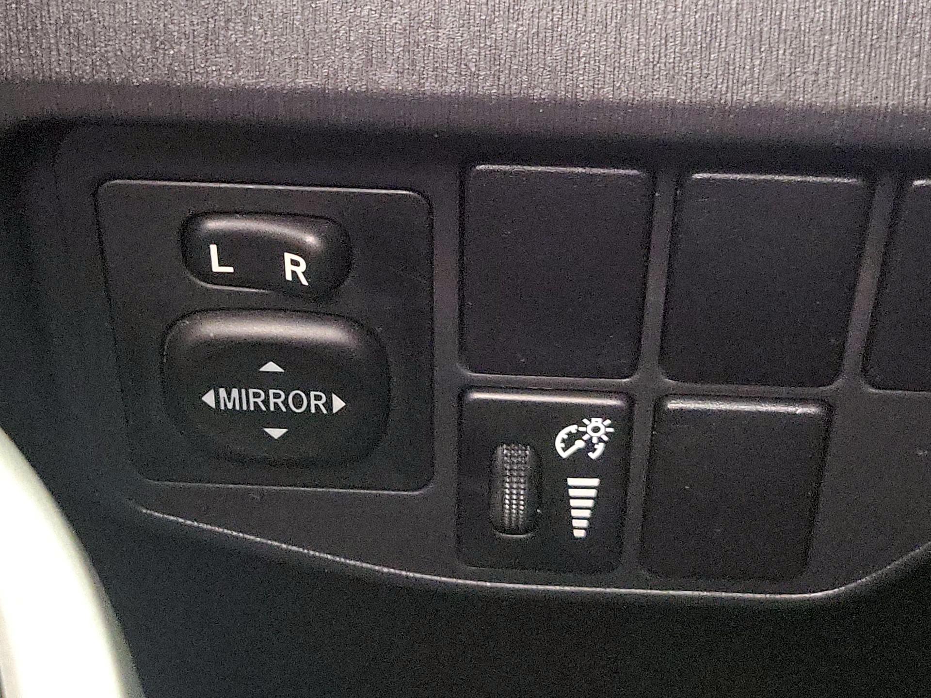 Thumbnail: 2015 Toyota Prius - 13
