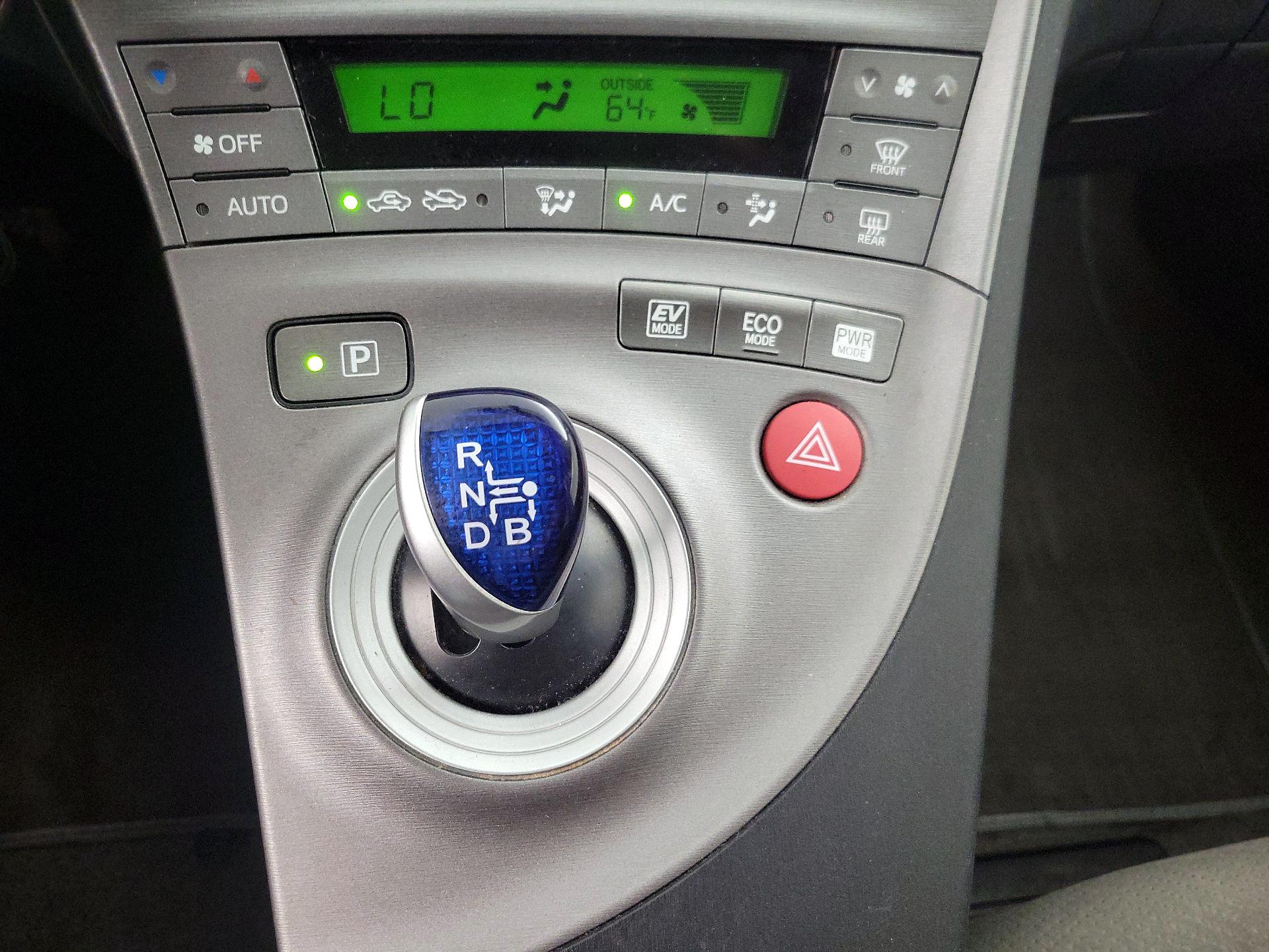 Thumbnail: 2015 Toyota Prius - 17