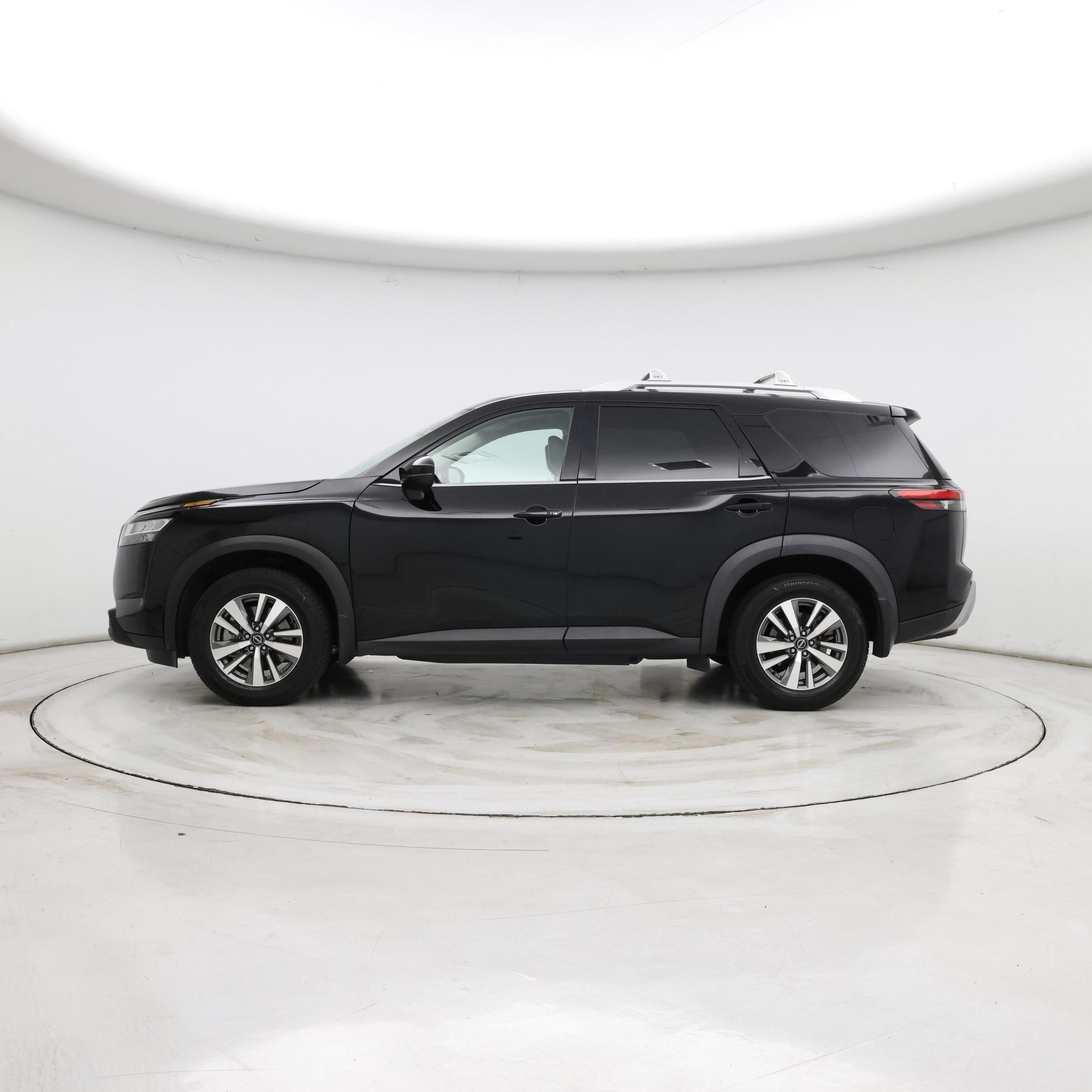 Thumbnail: 2022 Nissan Pathfinder - 3