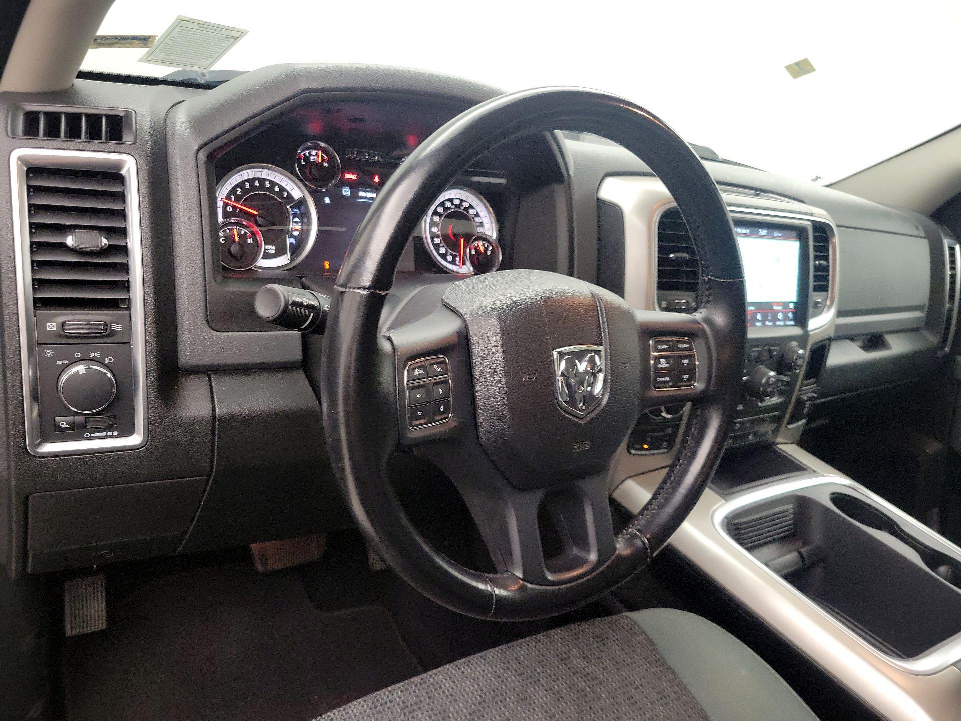 Thumbnail: 2020 RAM 1500 Classic - 9