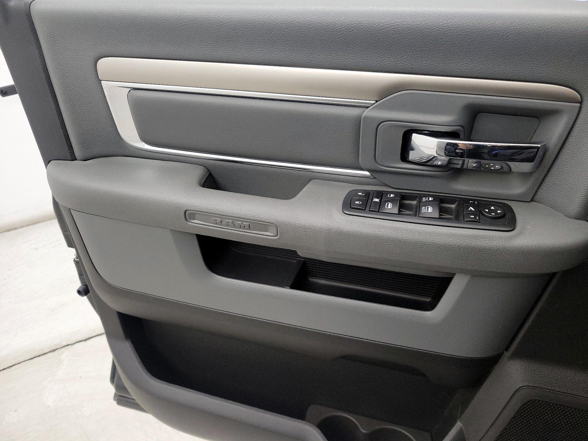 Thumbnail: 2020 RAM 1500 Classic - 12
