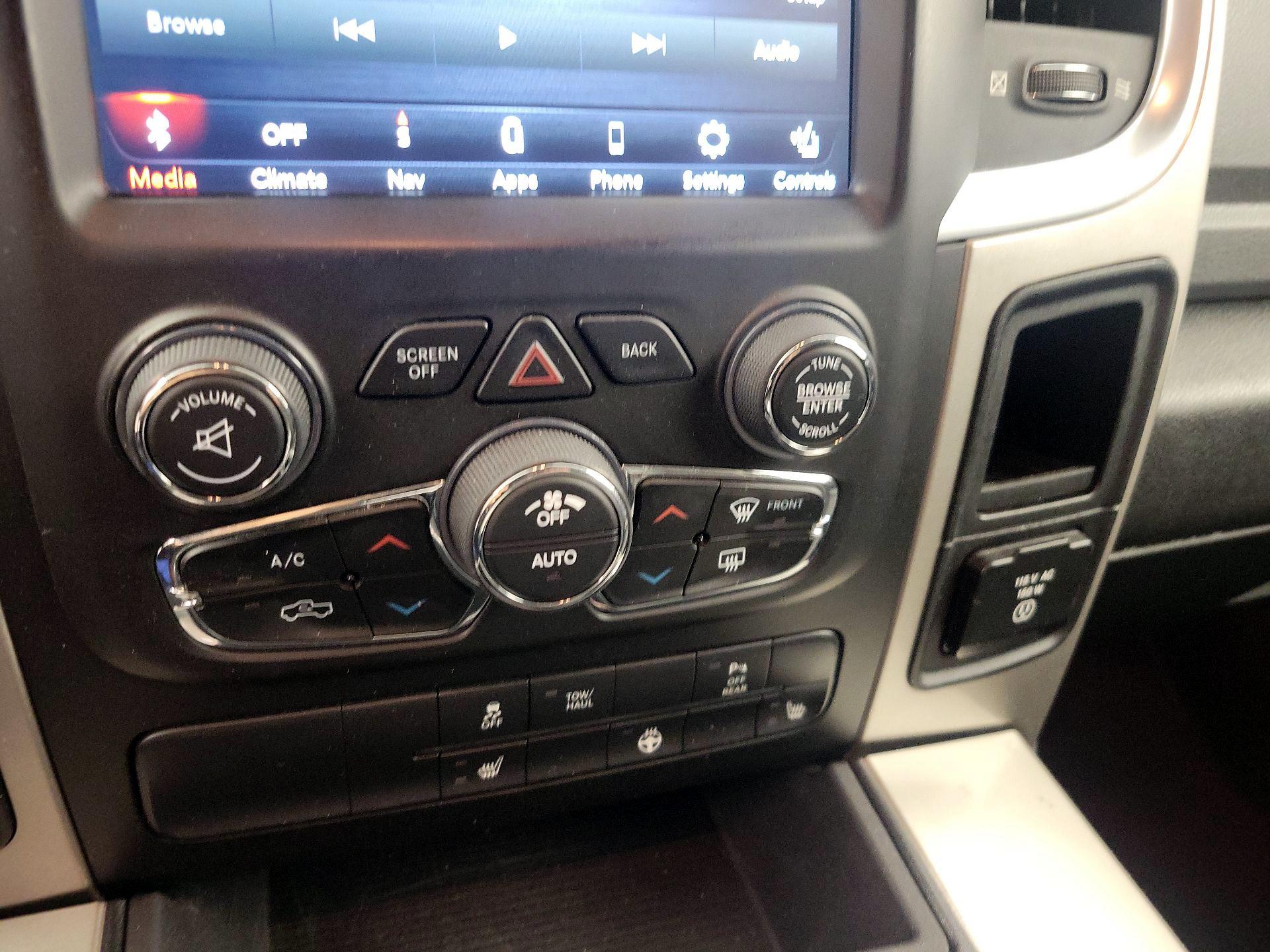 Thumbnail: 2020 RAM 1500 Classic - 17