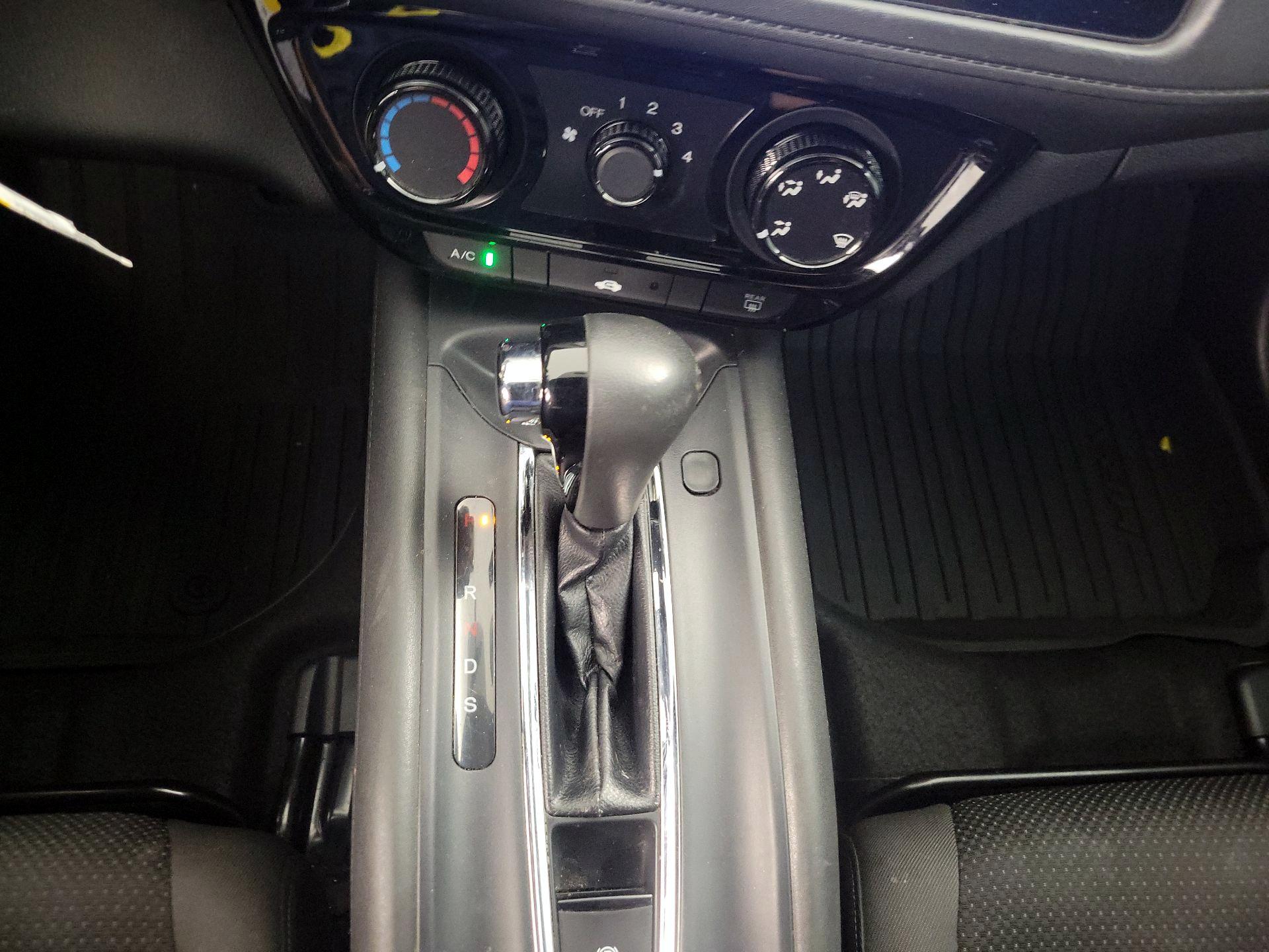 Thumbnail: 2019 Honda HR-V - 17