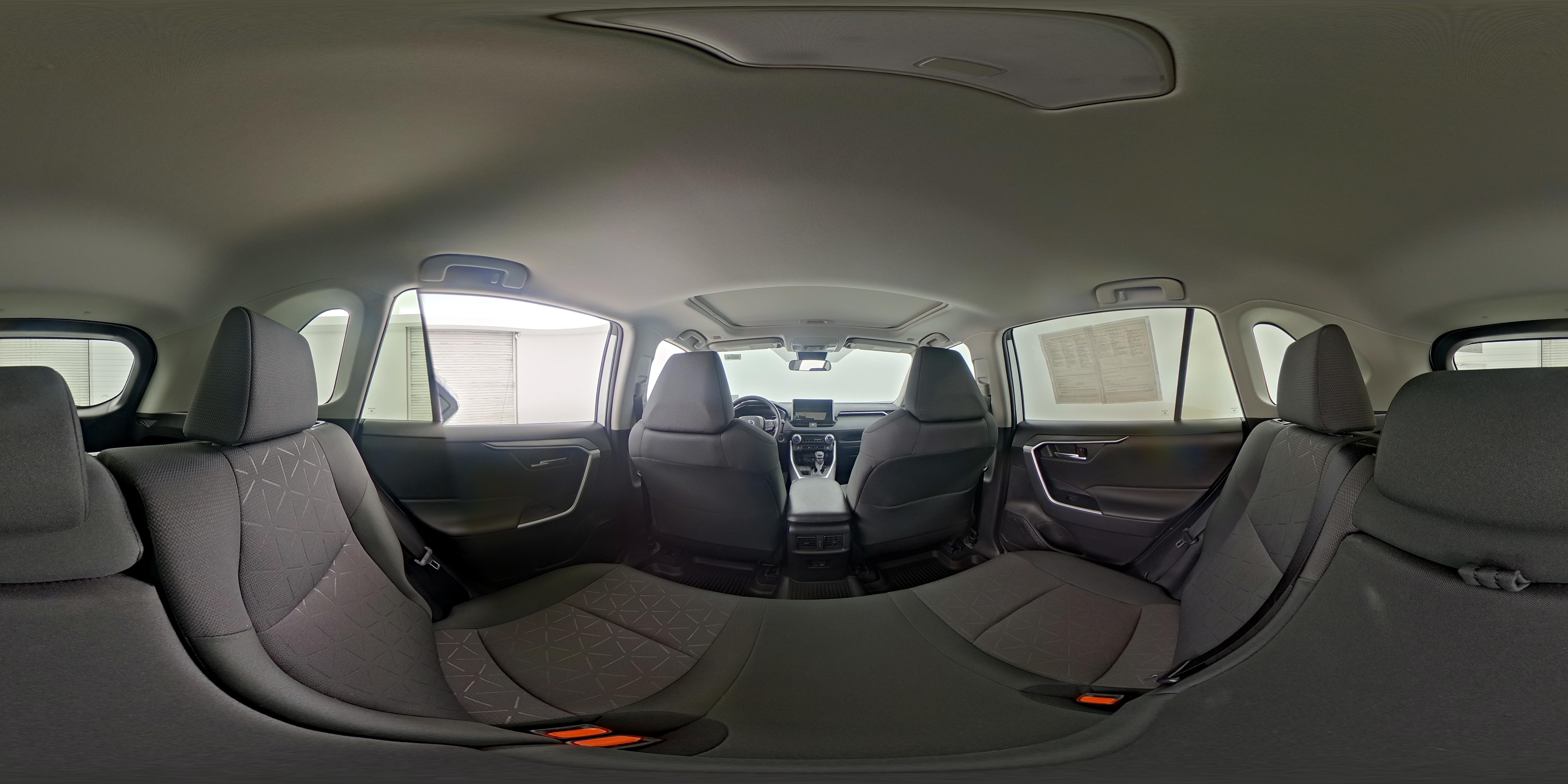 2025 Toyota RAV4 XLE - Photo 25