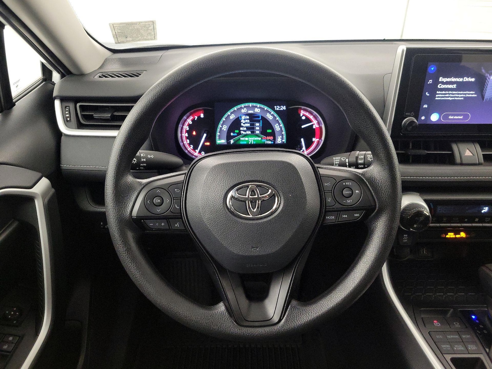 2025 Toyota RAV4 XLE - Photo 11