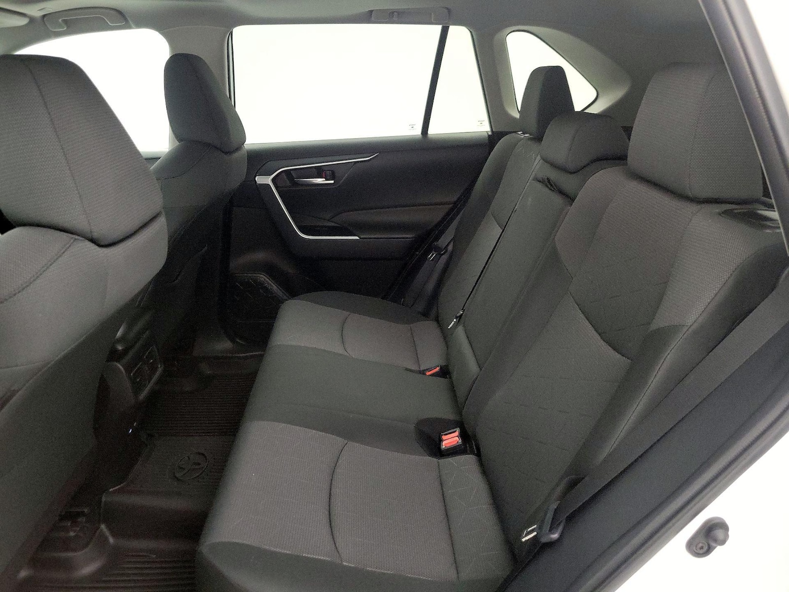 2025 Toyota RAV4 XLE - Photo 20